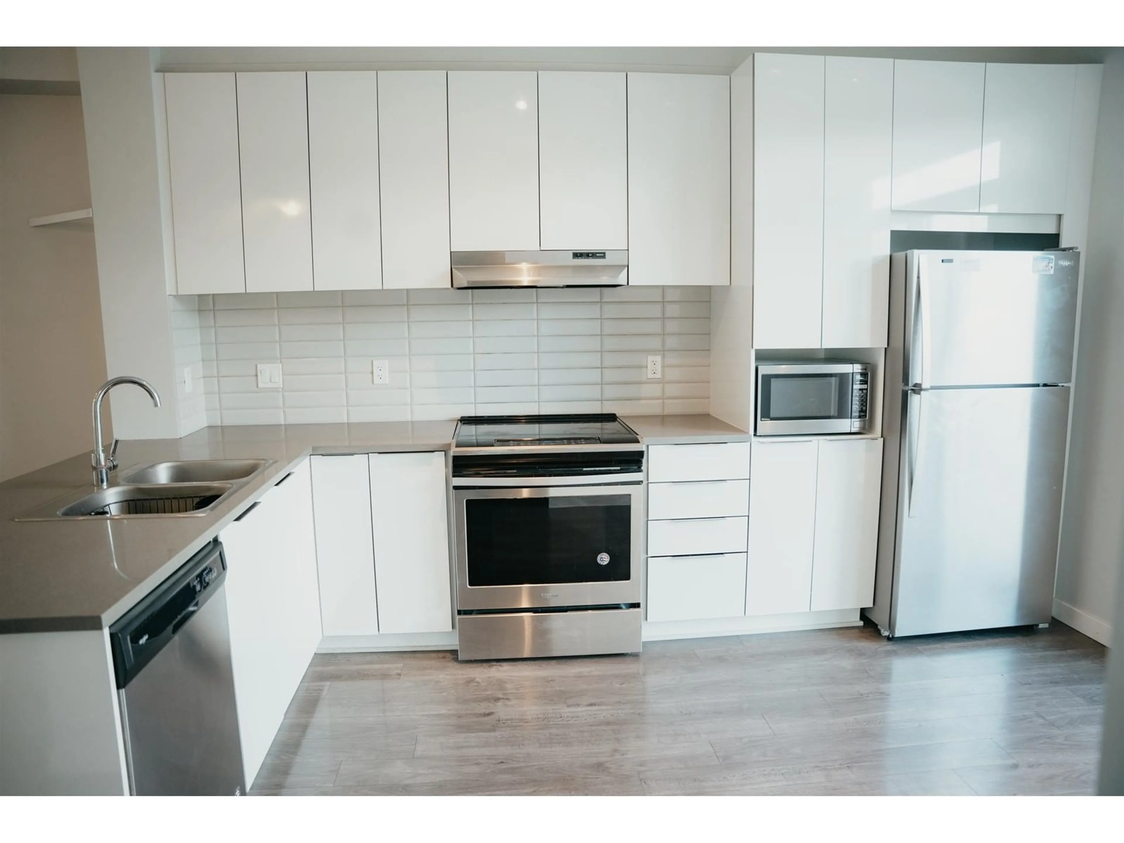 Standard kitchen, wood/laminate floor for 56 - 30930 WESTRIDGE, Abbotsford British Columbia V2T0H6