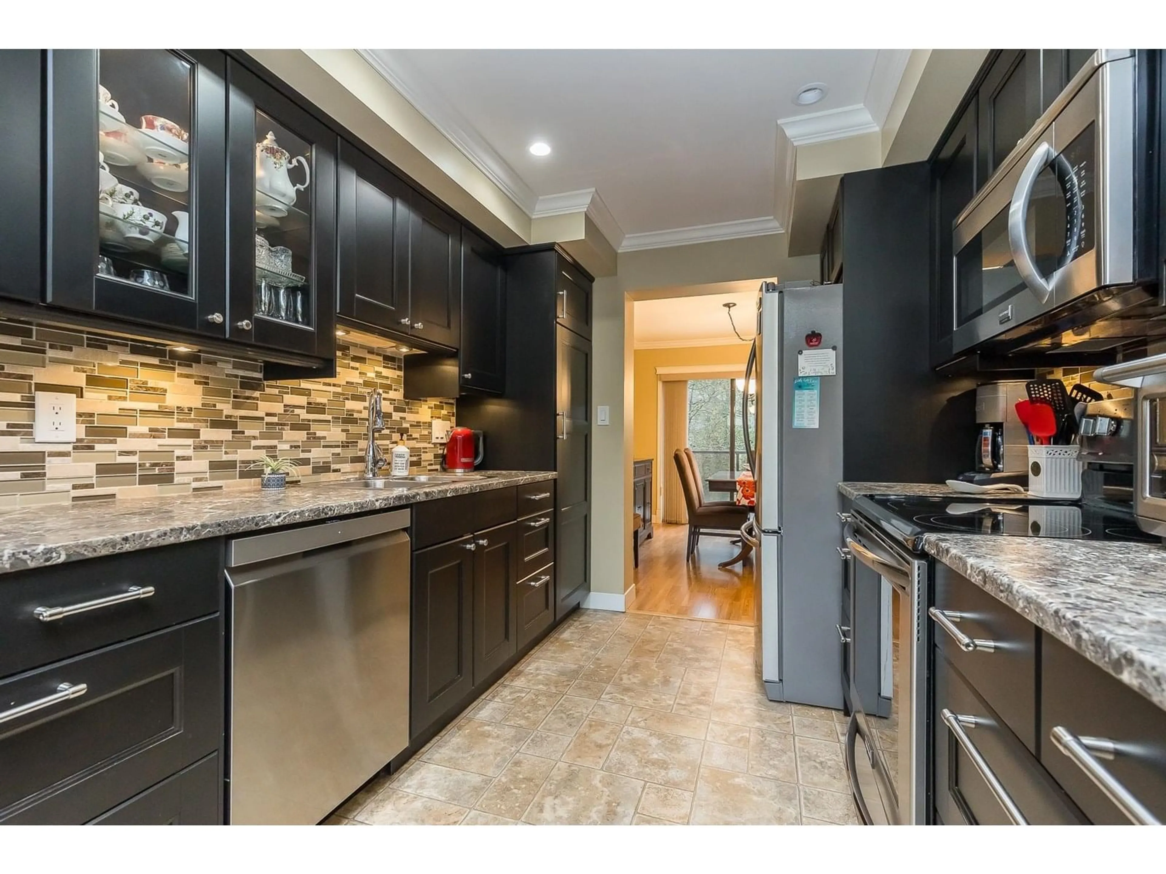 Open concept kitchen, ceramic/tile floor for 42 - 2962 NELSON, Abbotsford British Columbia V2S7E9