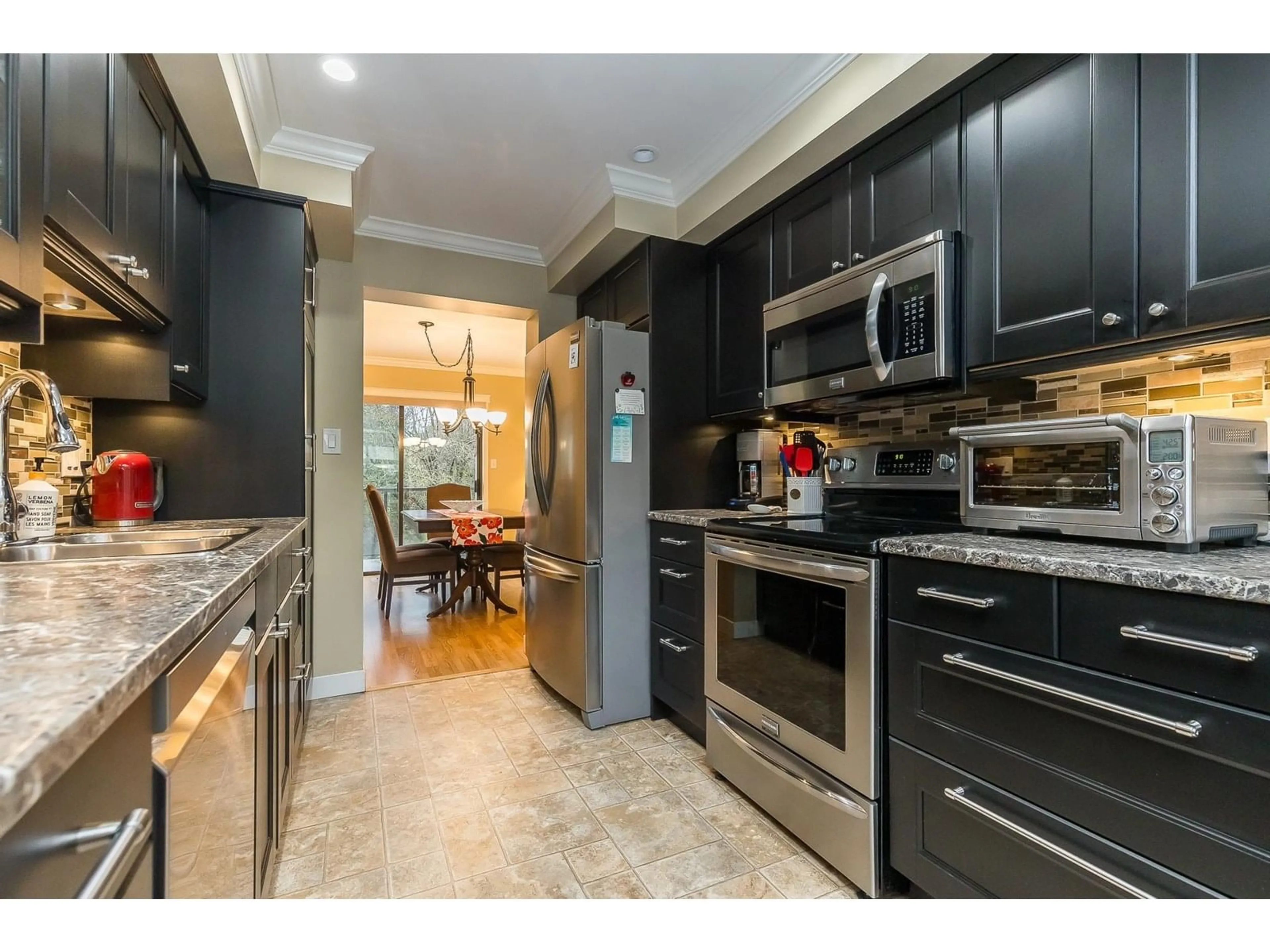 Open concept kitchen, ceramic/tile floor for 42 - 2962 NELSON, Abbotsford British Columbia V2S7E9