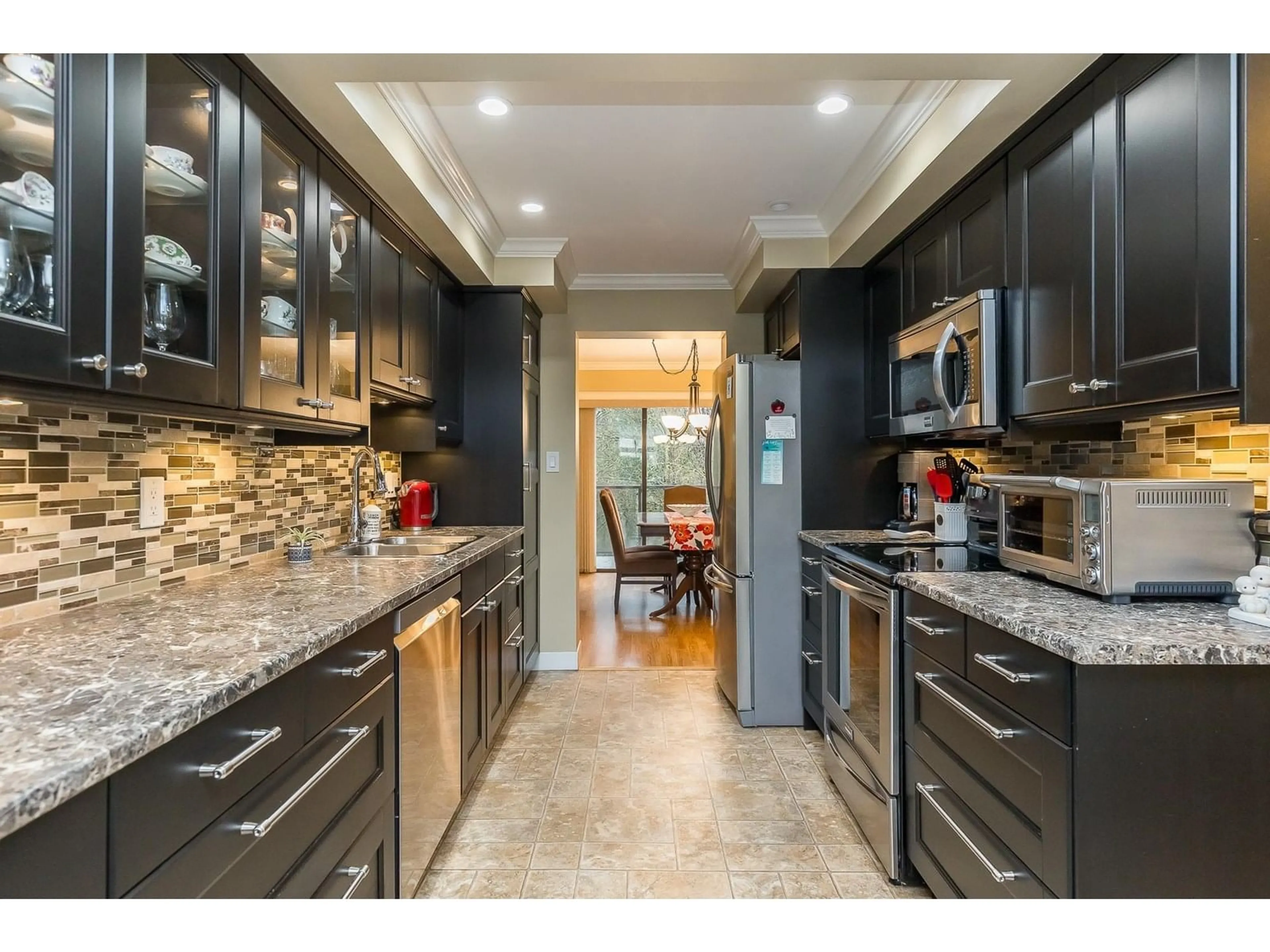 Contemporary kitchen, ceramic/tile floor for 42 - 2962 NELSON, Abbotsford British Columbia V2S7E9