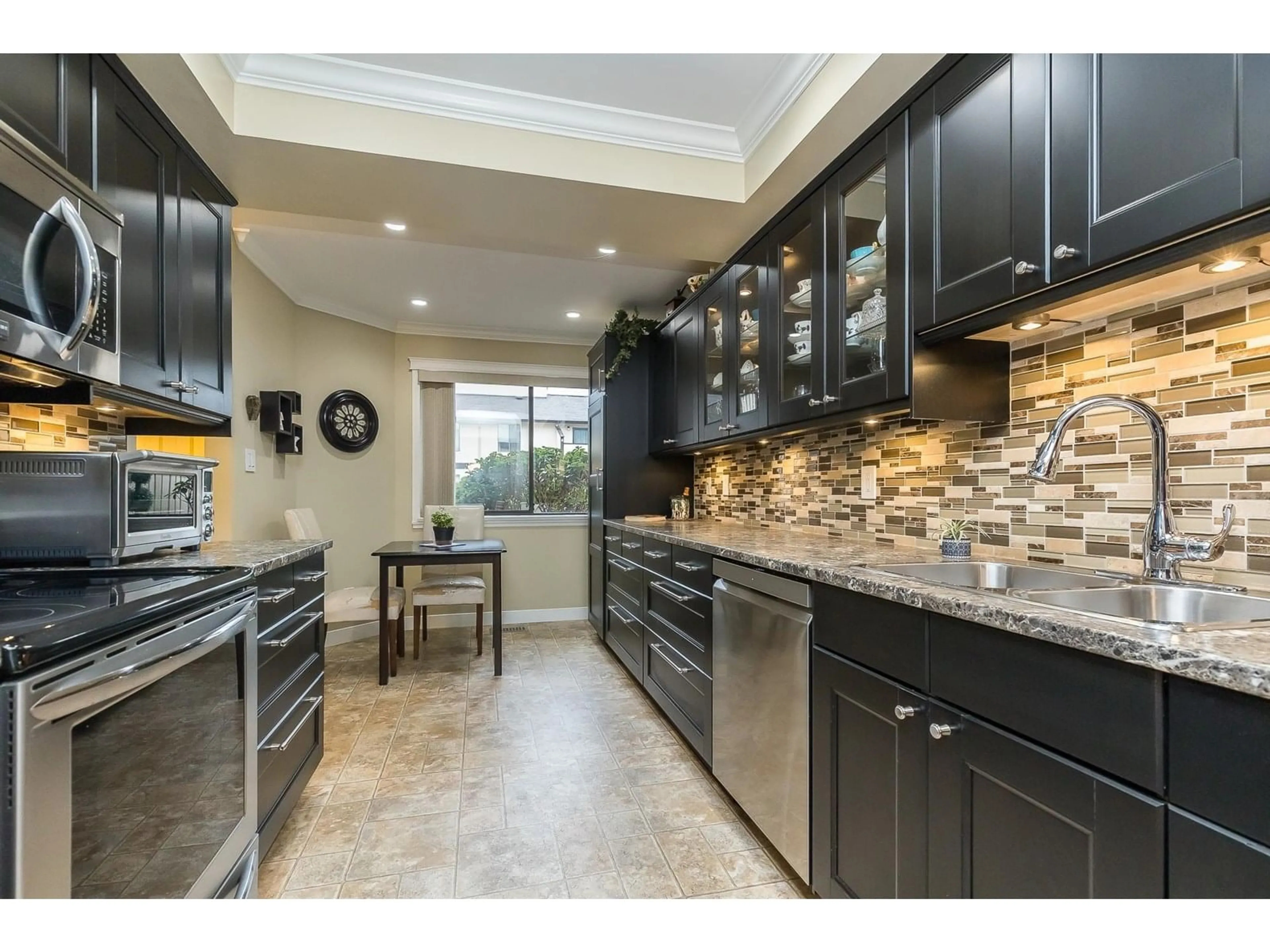 Contemporary kitchen, ceramic/tile floor for 42 - 2962 NELSON, Abbotsford British Columbia V2S7E9