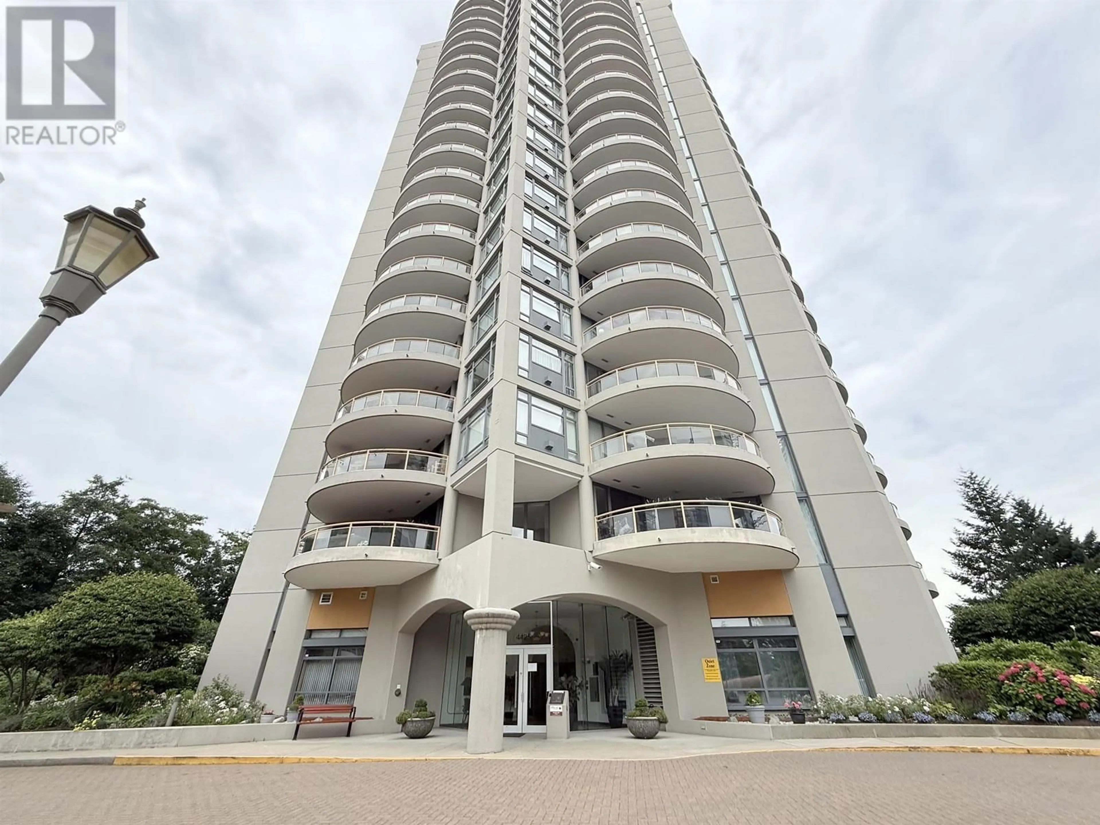 Indoor foyer for 1305 - 4425 HALIFAX STREET, Burnaby British Columbia V5C6P2
