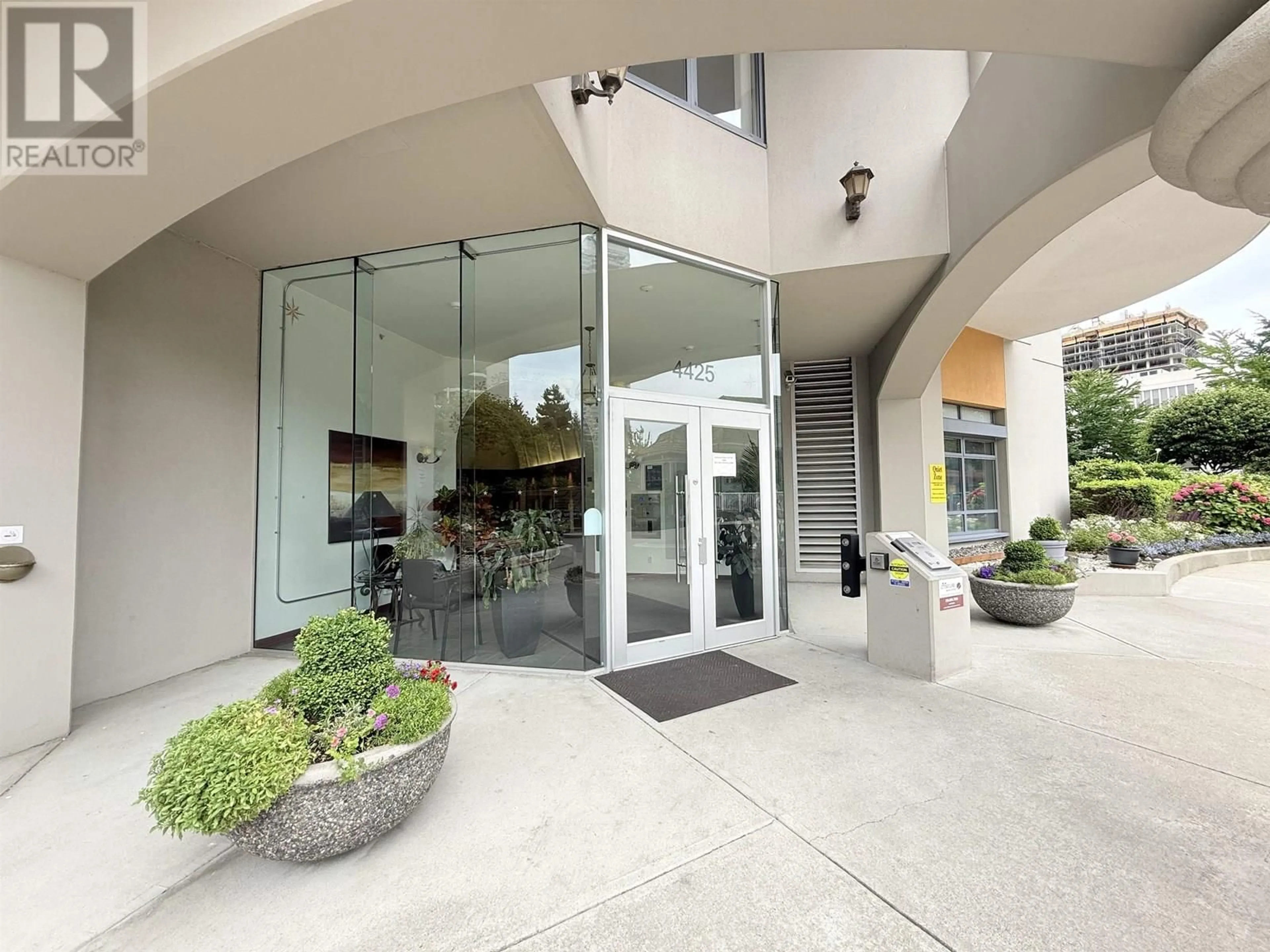 Indoor foyer for 1305 - 4425 HALIFAX STREET, Burnaby British Columbia V5C6P2