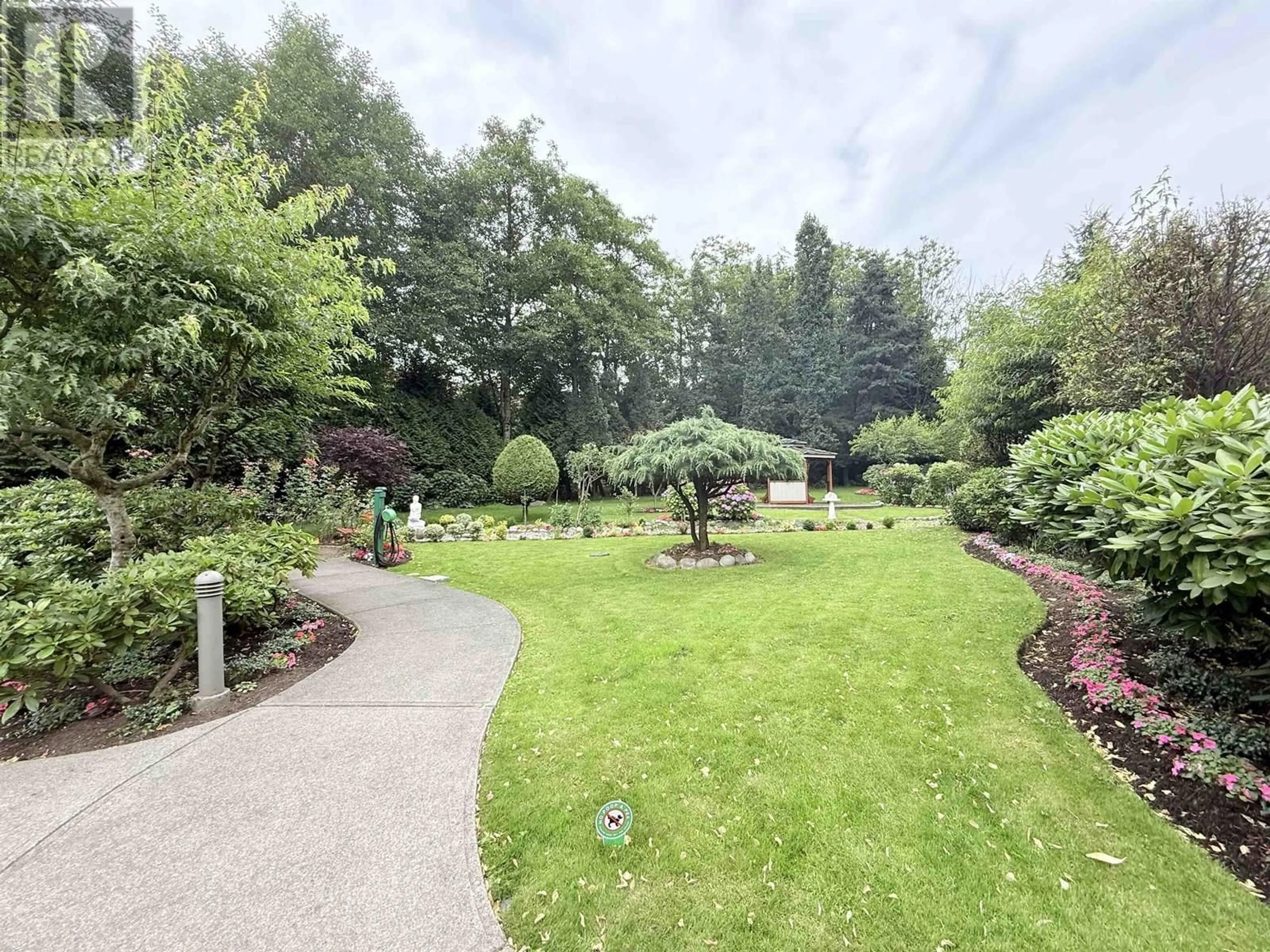 A pic from outside/outdoor area/front of a property/back of a property/a pic from drone, forest/trees view for 1305 - 4425 HALIFAX STREET, Burnaby British Columbia V5C6P2