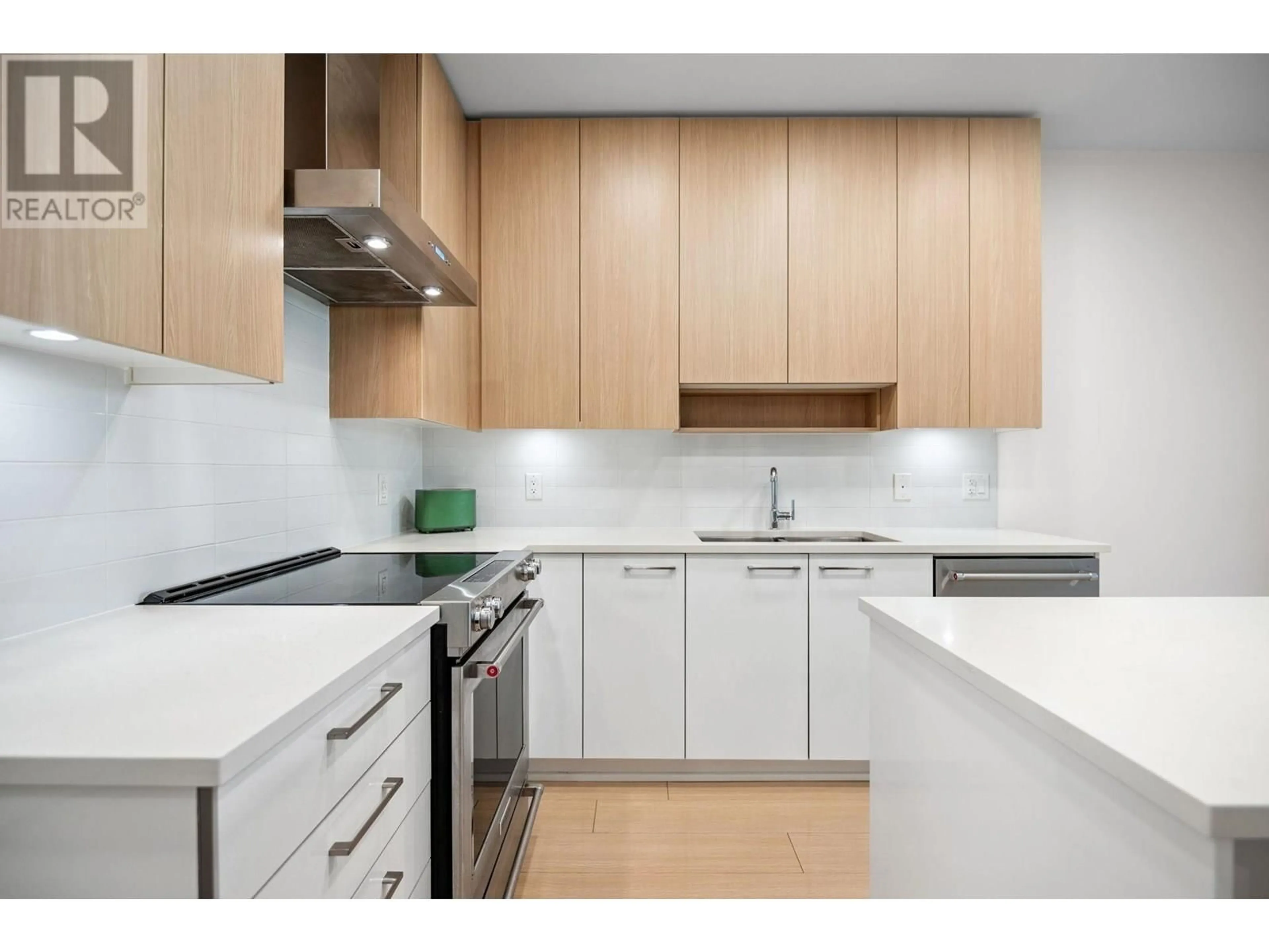 Standard kitchen, wood/laminate floor for 206 - 5460 BROADWAY, Burnaby British Columbia V5B0B4