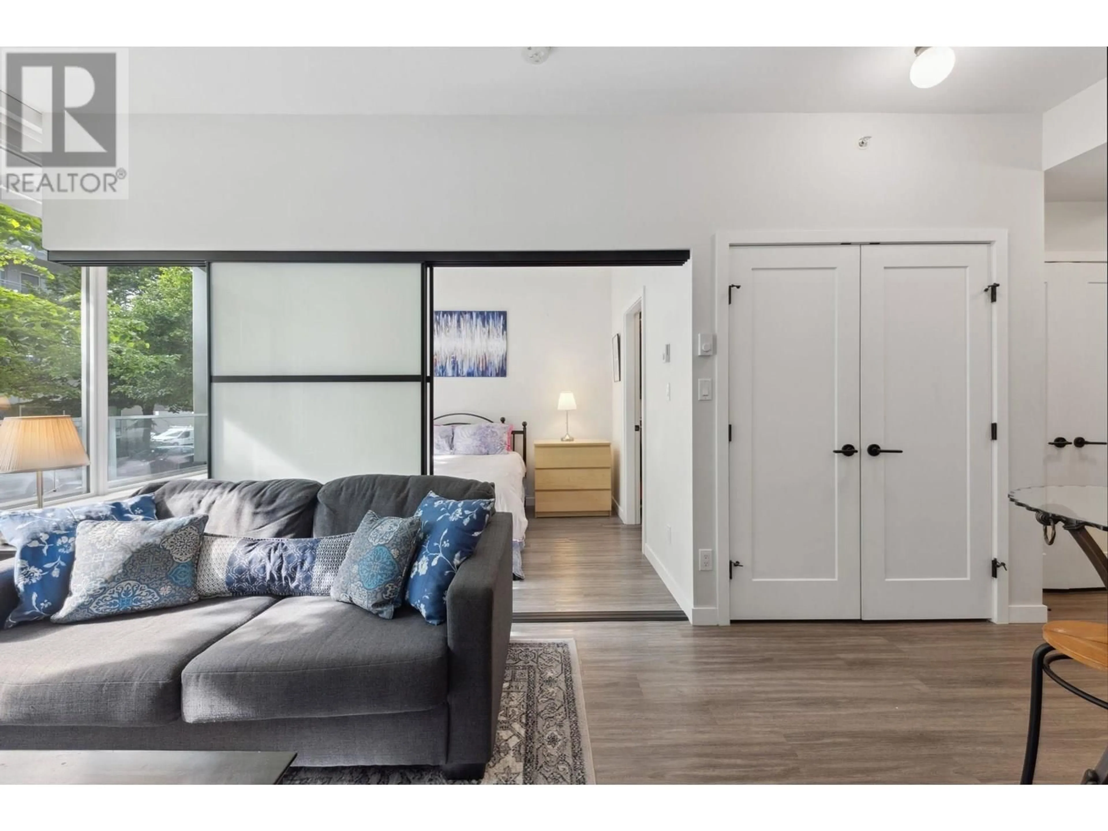 Indoor entryway for 114 - 311 6TH AVENUE, Vancouver British Columbia V5T1J9