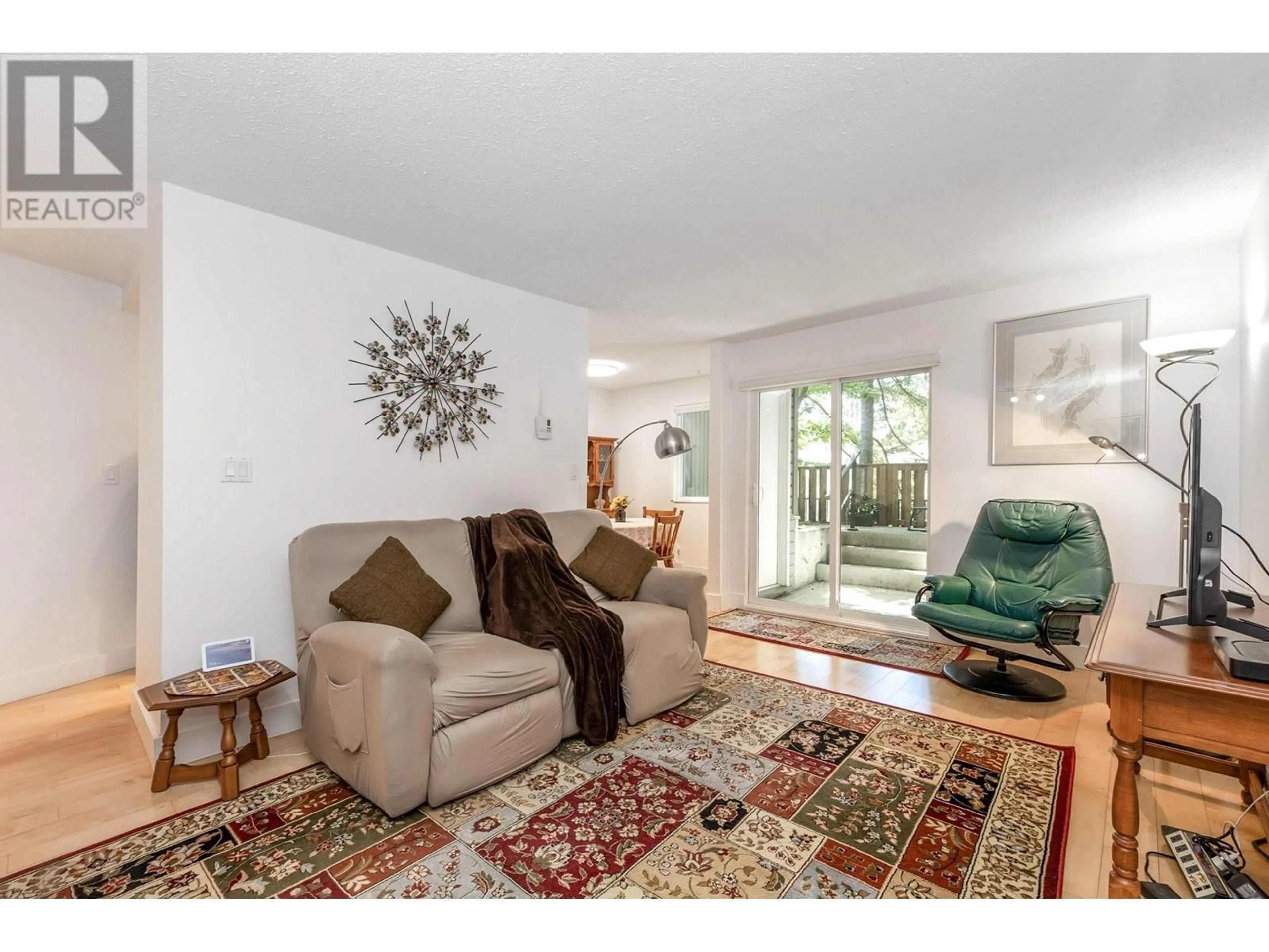 Living room with furniture, unknown for 17 - 1240 FALCON DRIVE, Coquitlam British Columbia V3E2B4