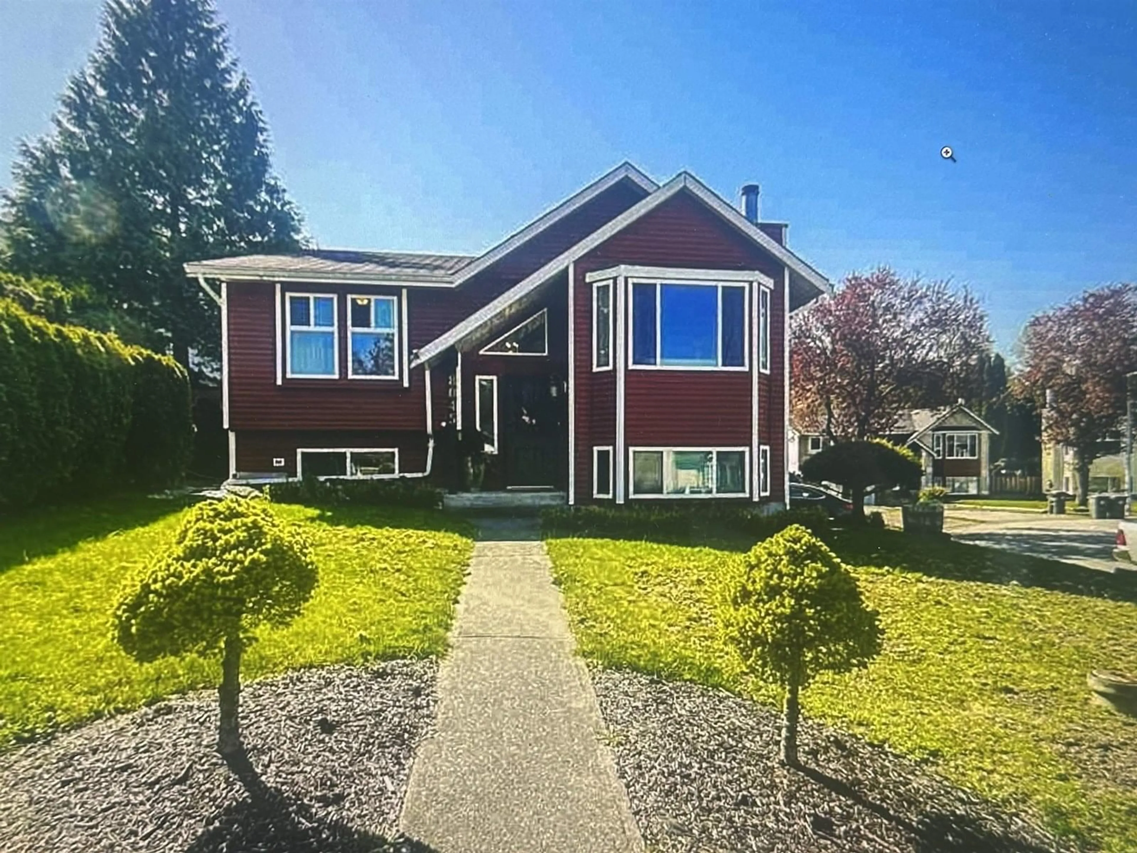 Home with vinyl exterior material, street for 8045 138A, Surrey British Columbia V3W9B3