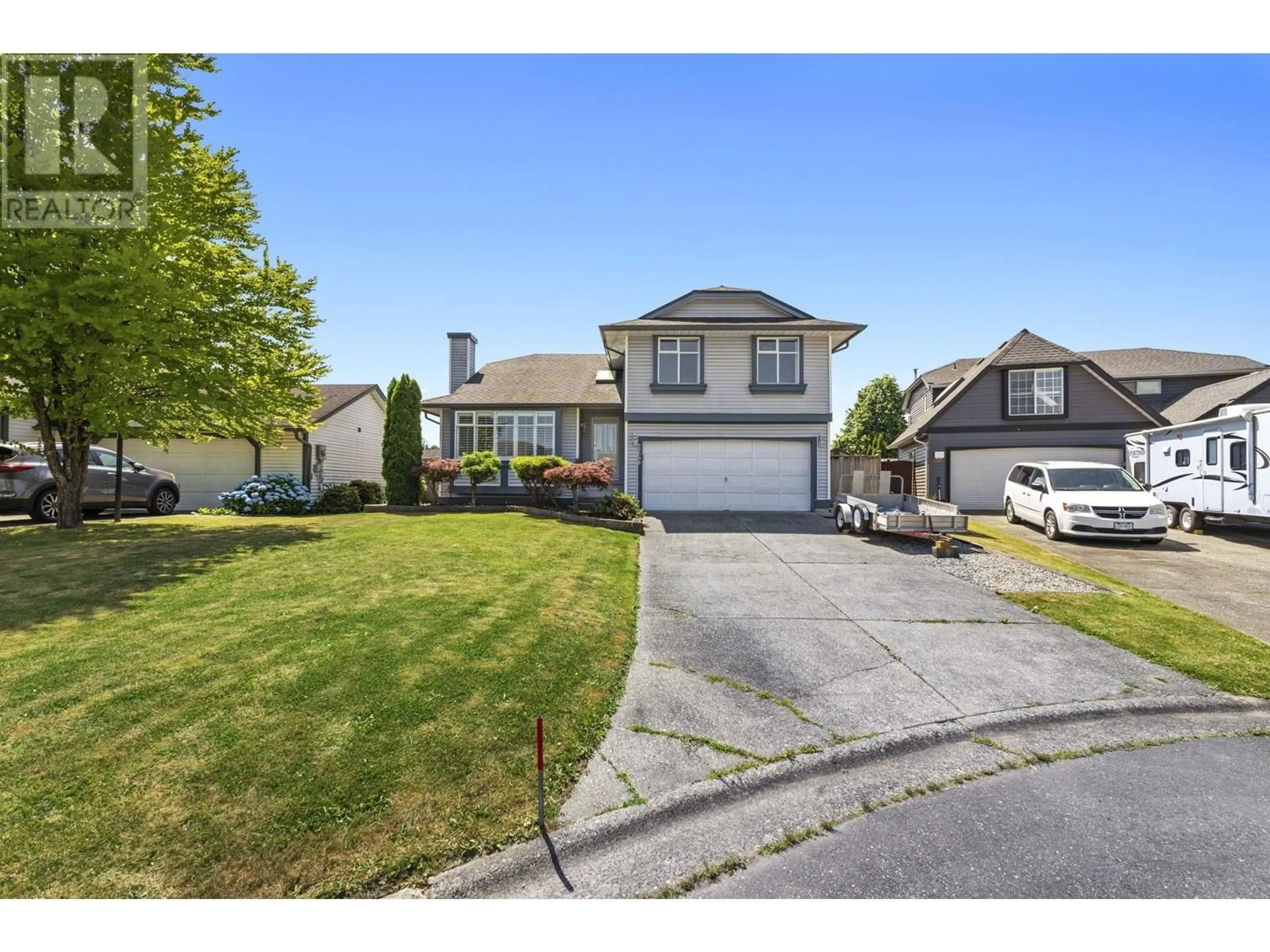 Home with vinyl exterior material, street for 22098 KERRY CRESCENT, Maple Ridge British Columbia V2X0V8