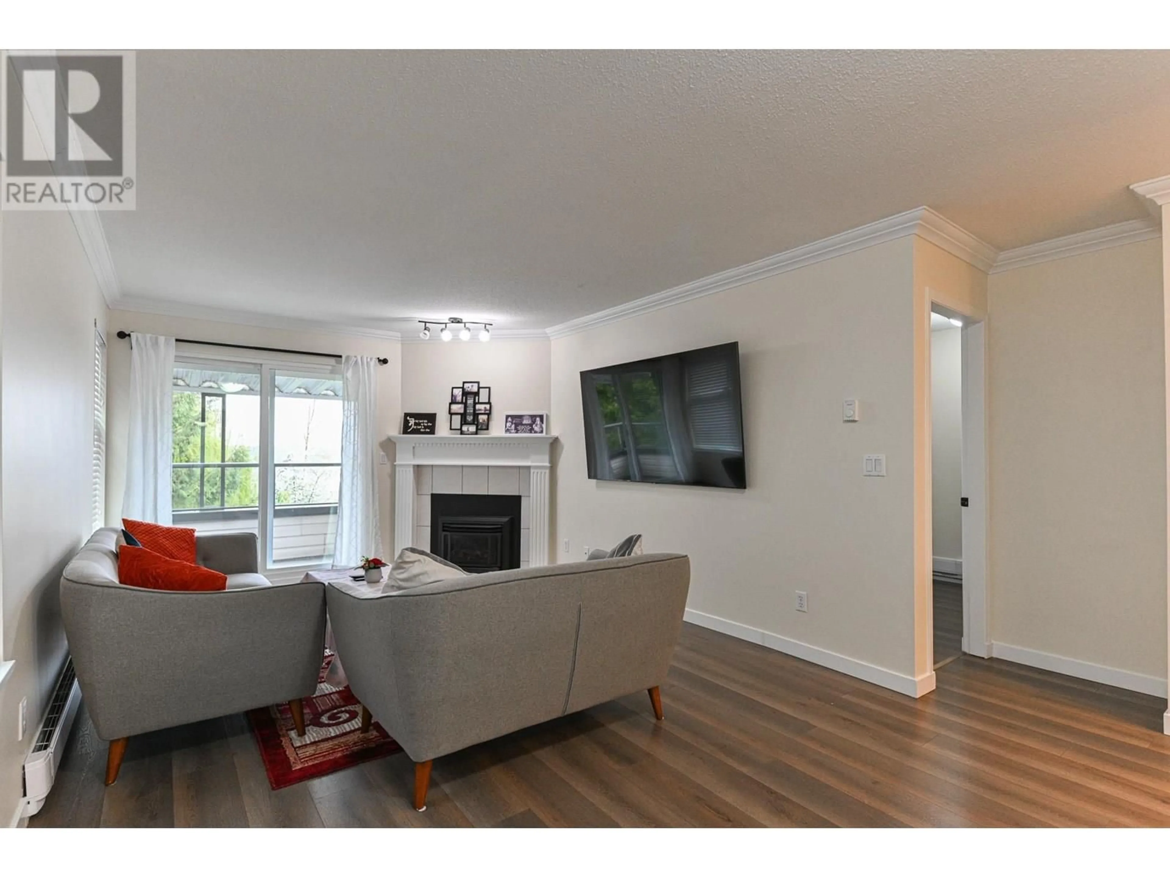 Living room with furniture, wood/laminate floor for 506 - 11726 225 STREET, Maple Ridge British Columbia V2X6E4