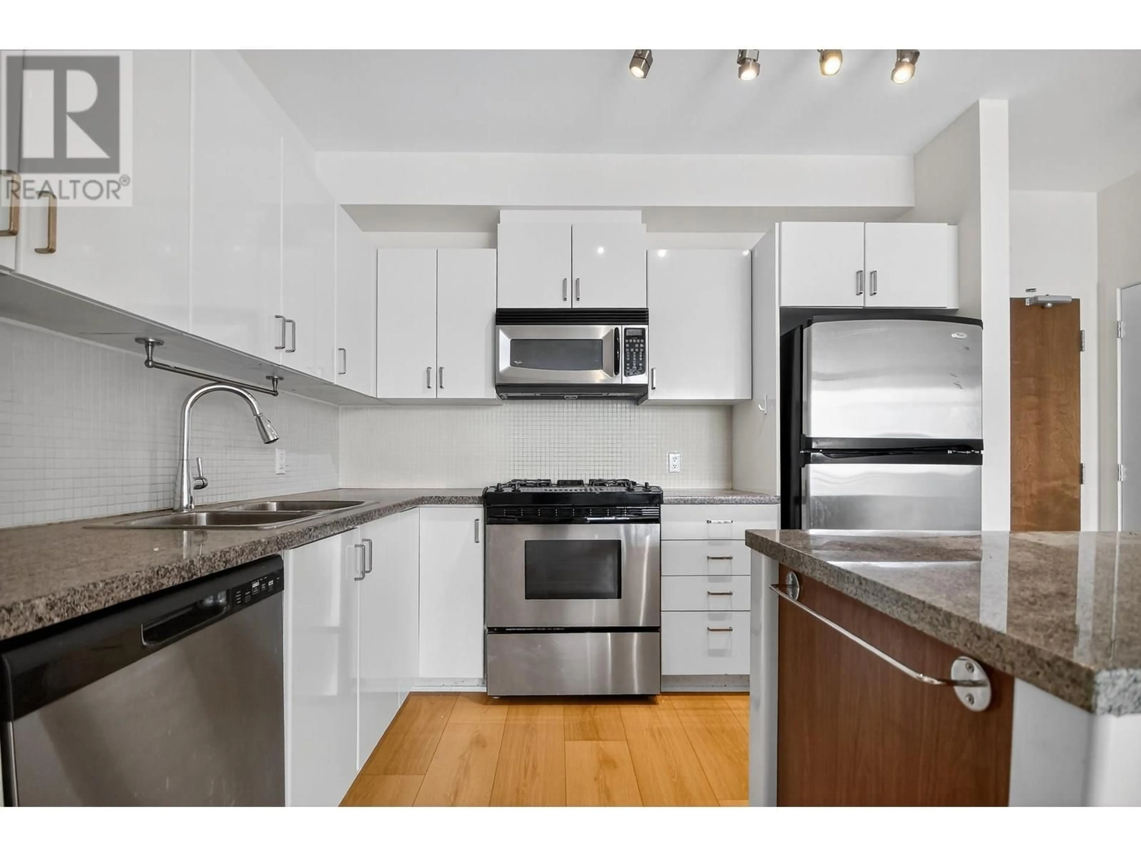 Standard kitchen, unknown for 1609 - 155 1ST STREET, North Vancouver British Columbia V7M3N8