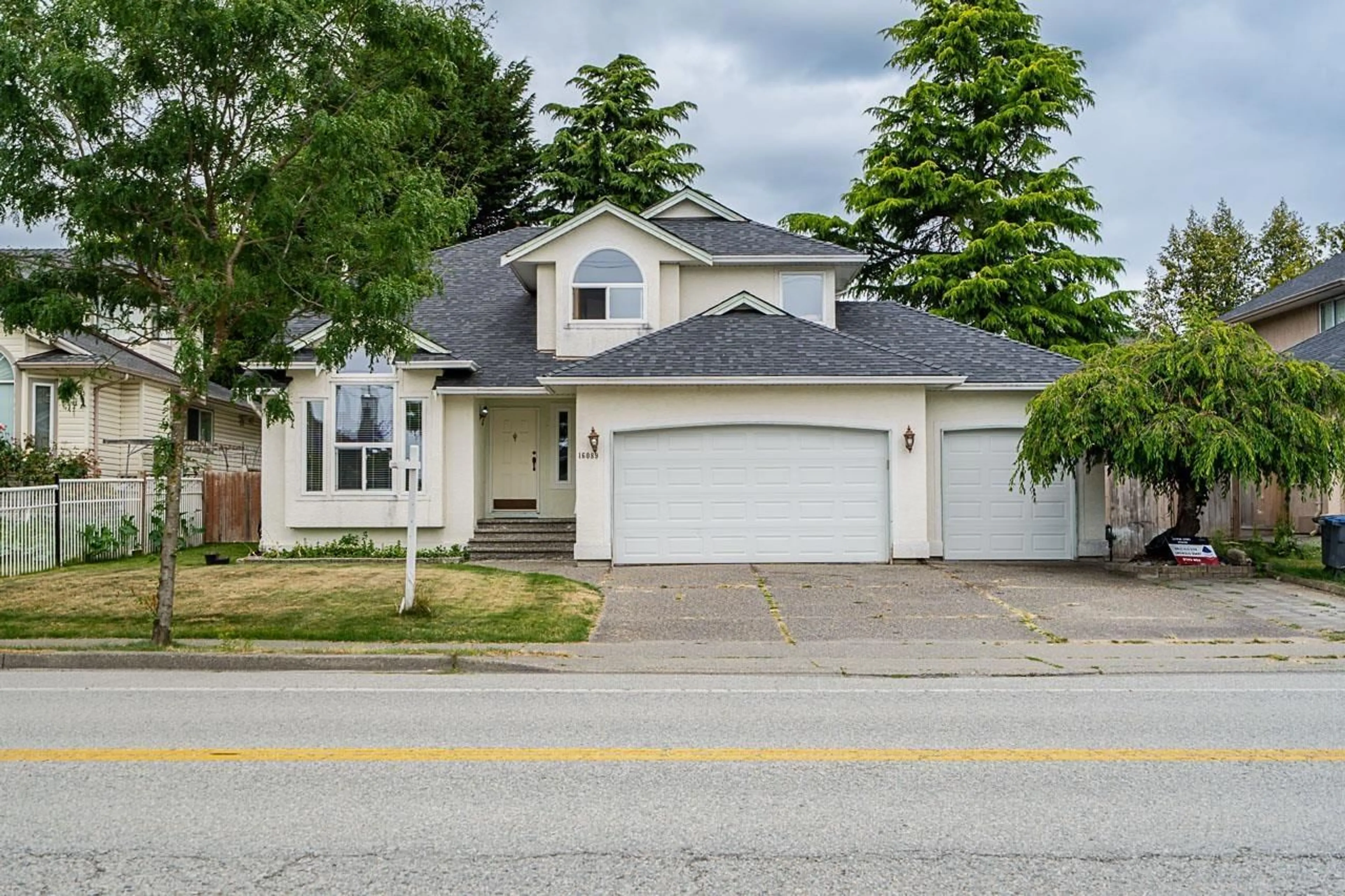 Home with vinyl exterior material, street for 16089 80, Surrey British Columbia V4N0X1