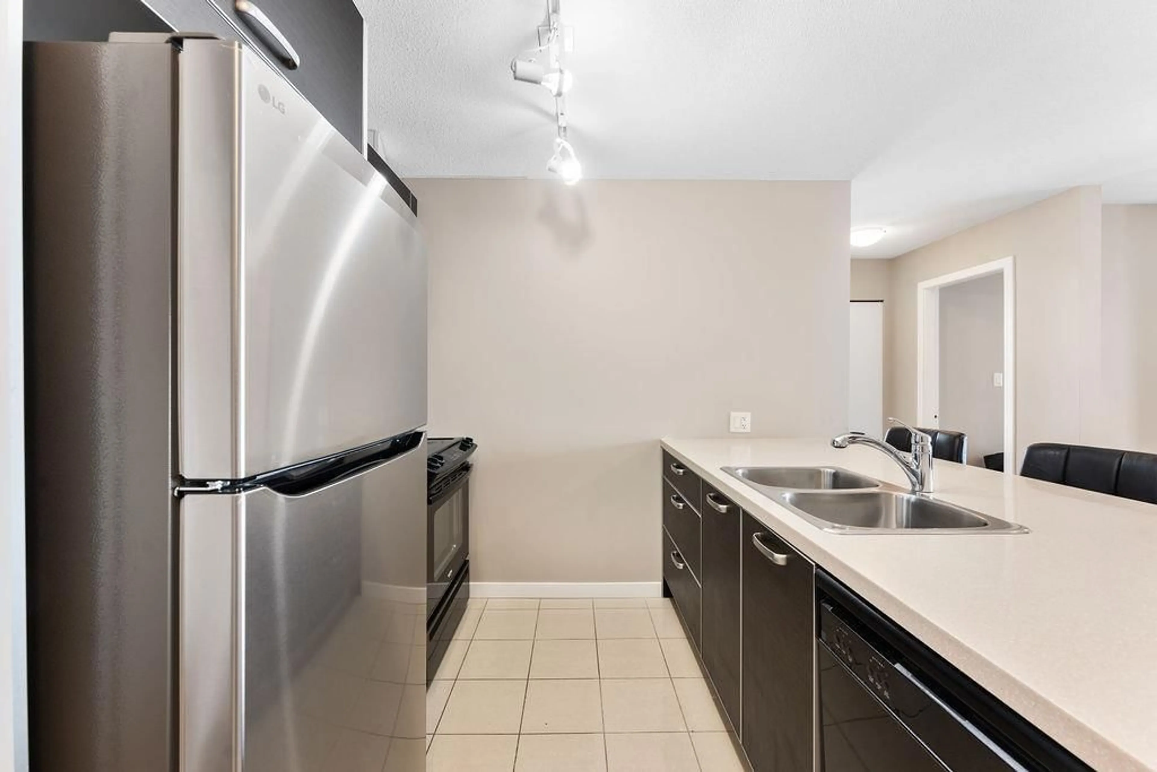 Standard kitchen, unknown for 2402 - 9981 WHALLEY, Surrey British Columbia V3T0G6