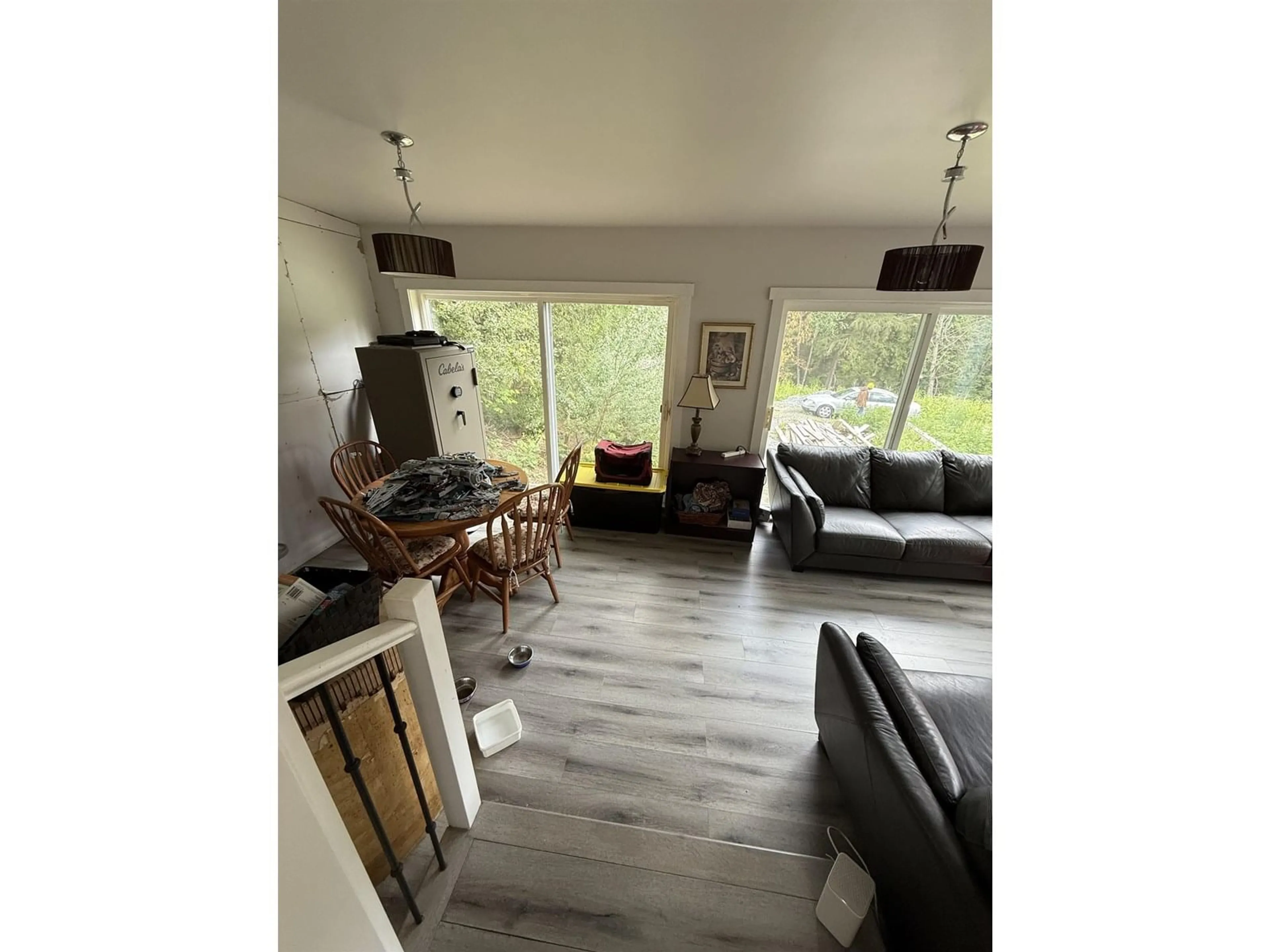 Living room with furniture, wood/laminate floor for 488 240, Langley British Columbia V2Z2X6