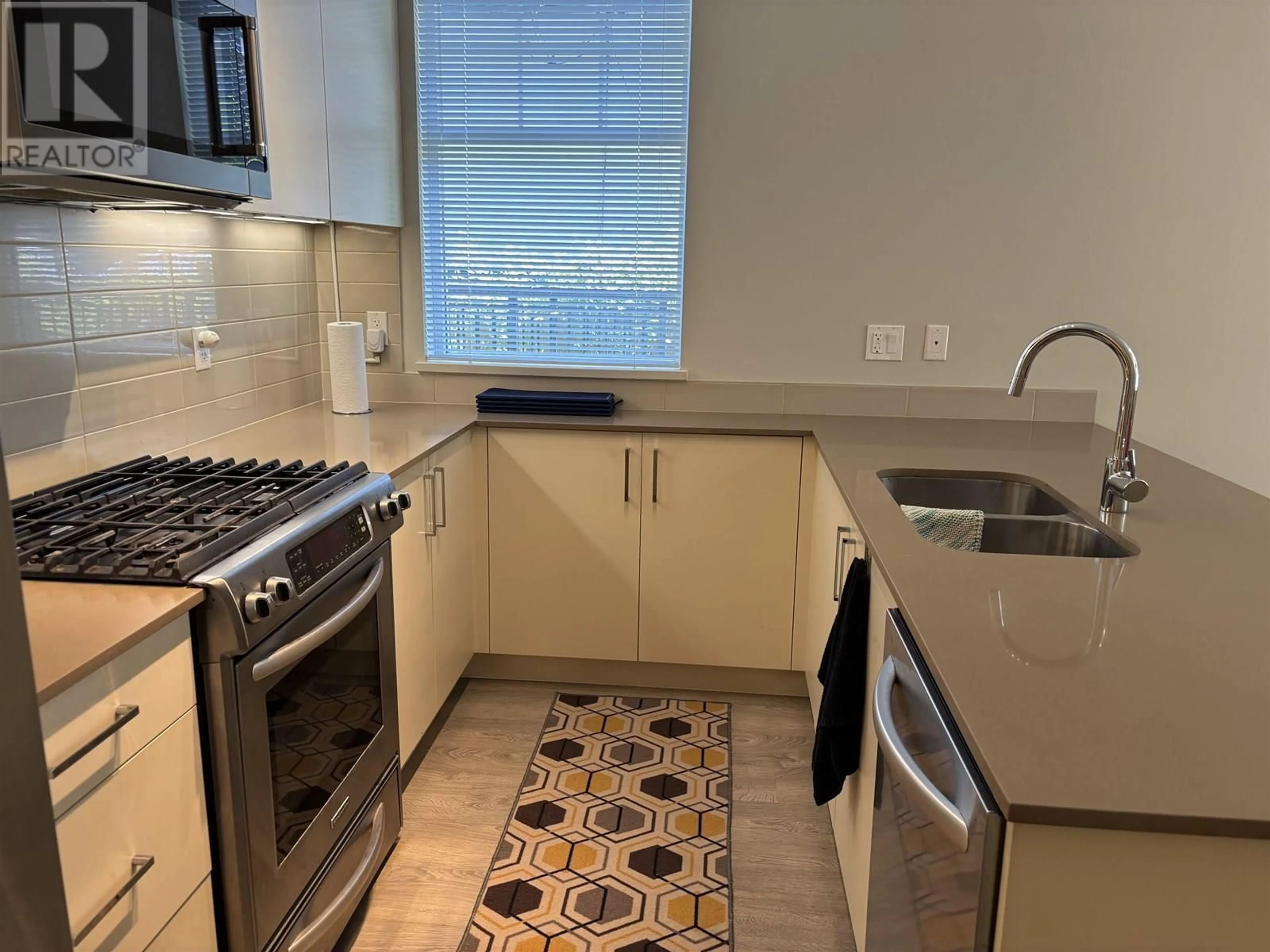 Standard kitchen, unknown for 106 - 4255 SARDIS STREET, Burnaby British Columbia V5H1K6