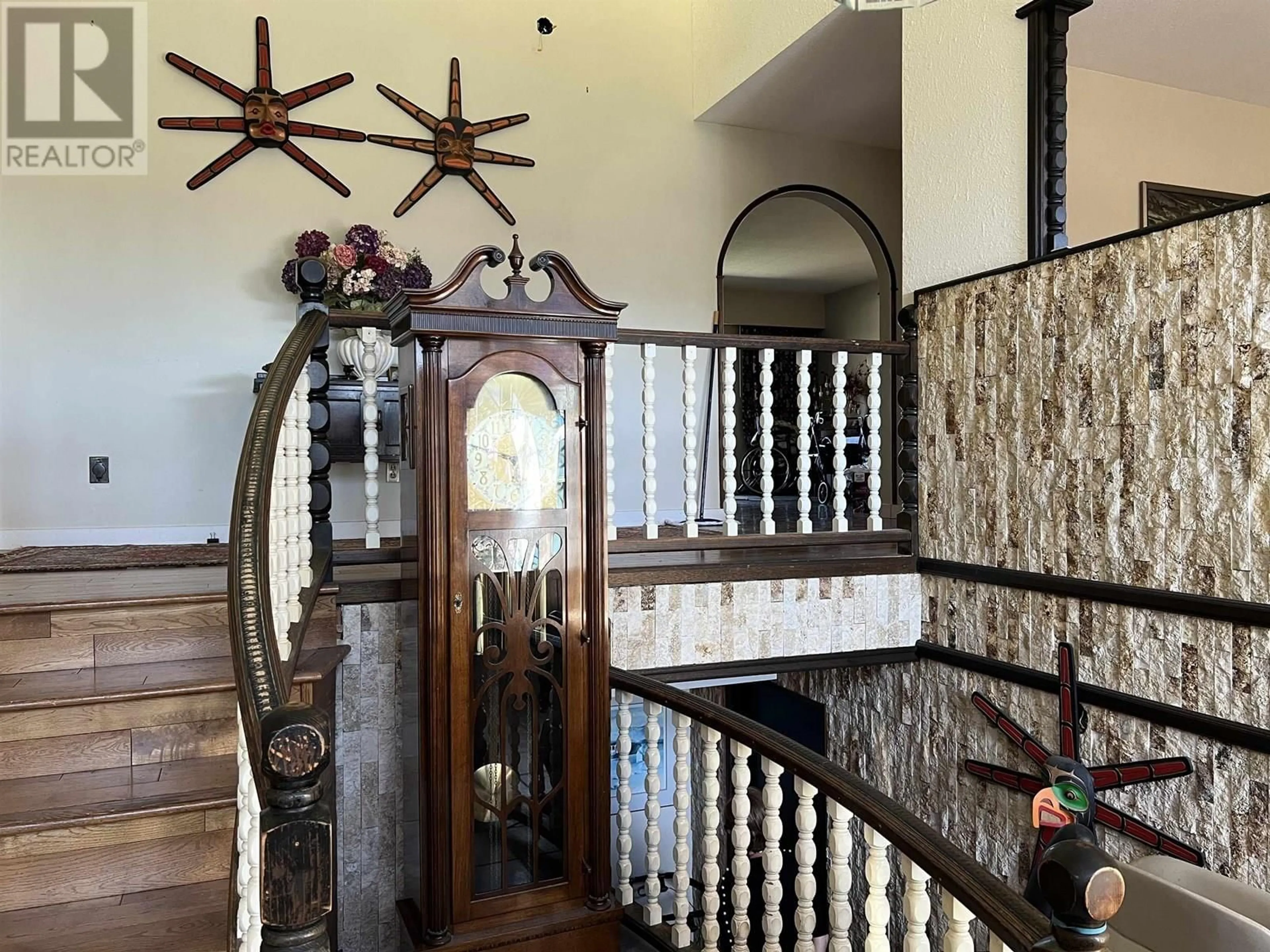 Indoor foyer for 4305 STAULO CRESCENT, Vancouver British Columbia V6N3S1