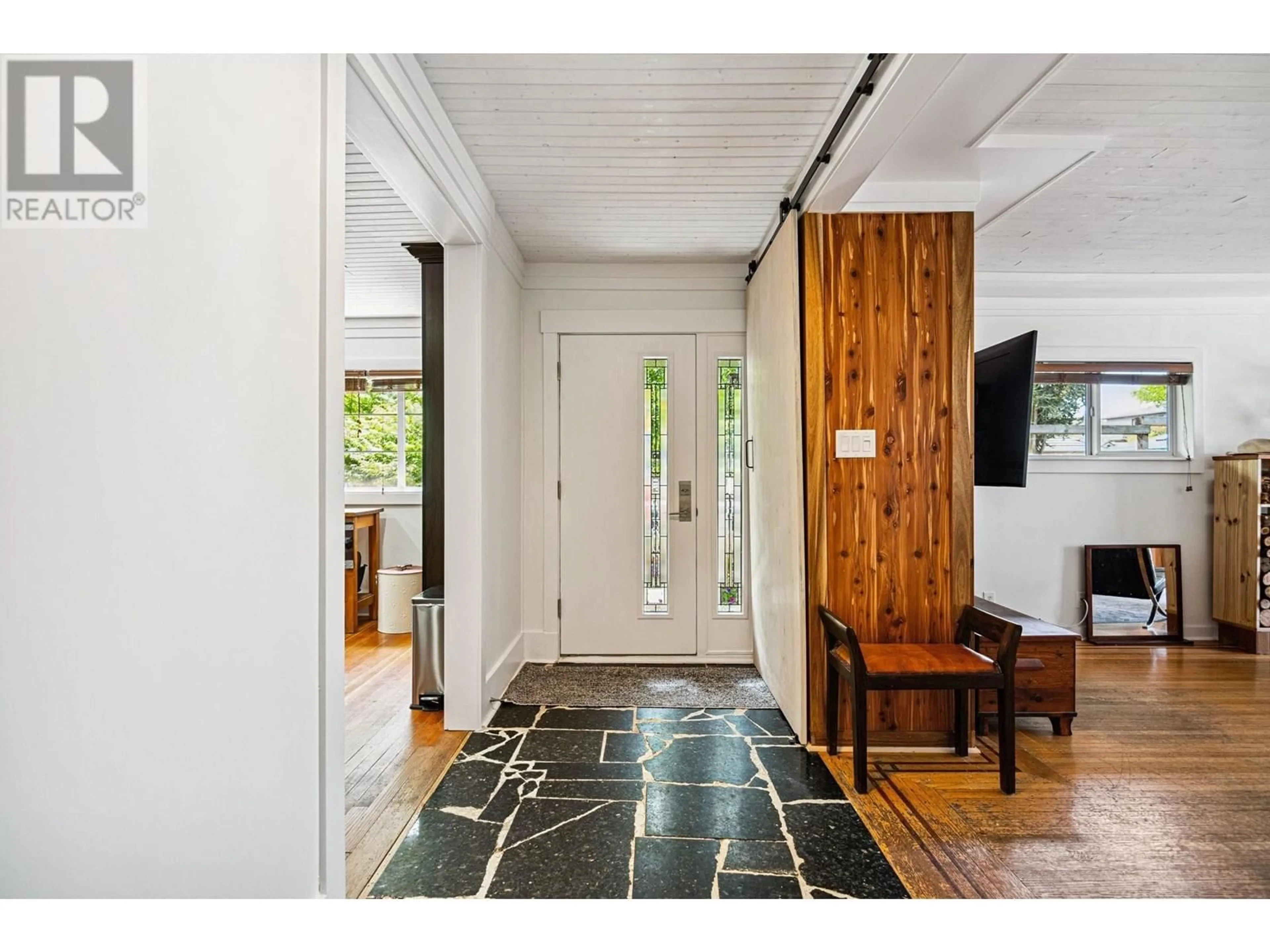 Indoor entryway for 1839 LONDON STREET, New Westminster British Columbia V3M3E2