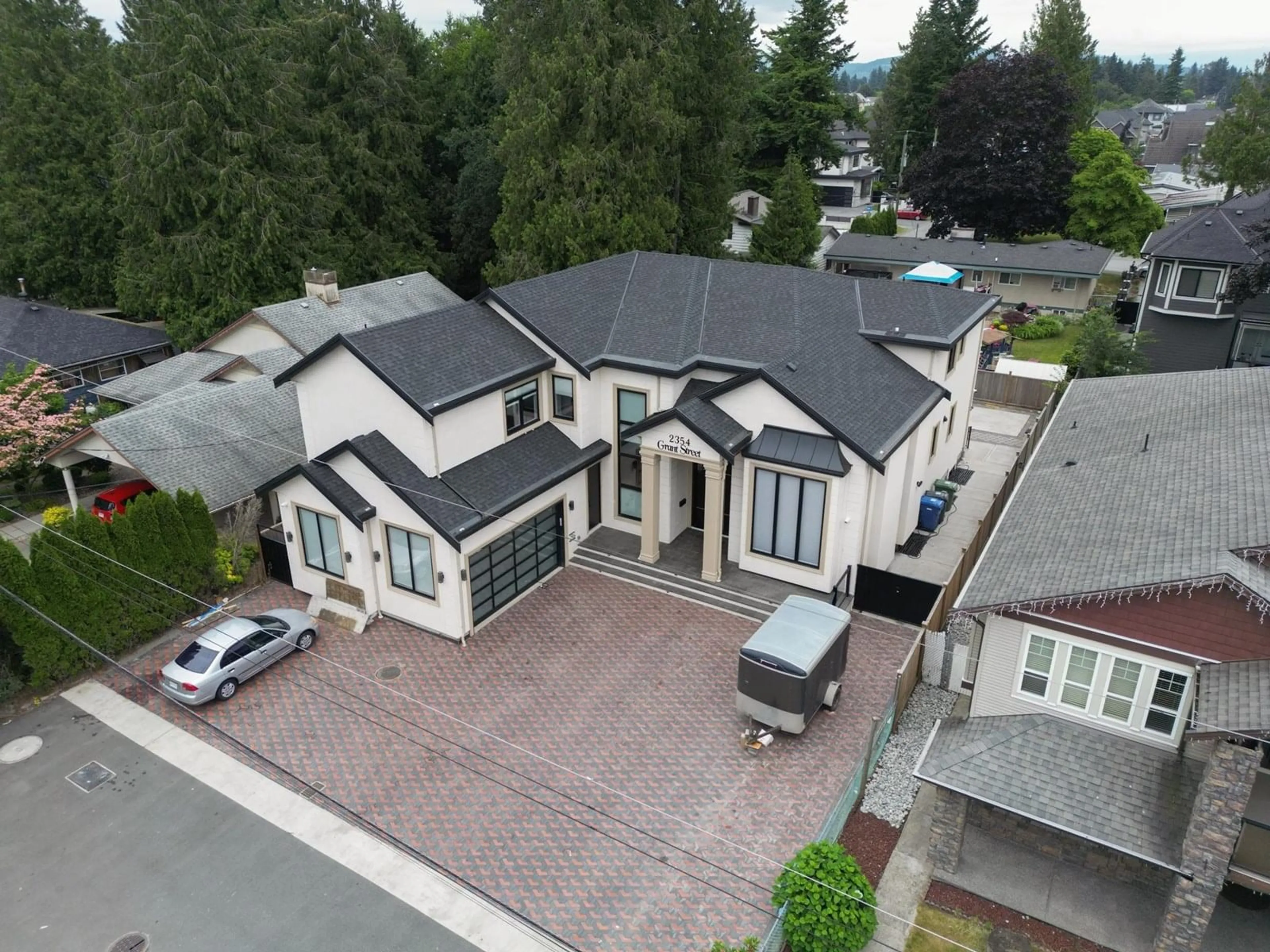 A pic from outside/outdoor area/front of a property/back of a property/a pic from drone, street for 2354 GRANT, Abbotsford British Columbia V2T2M7