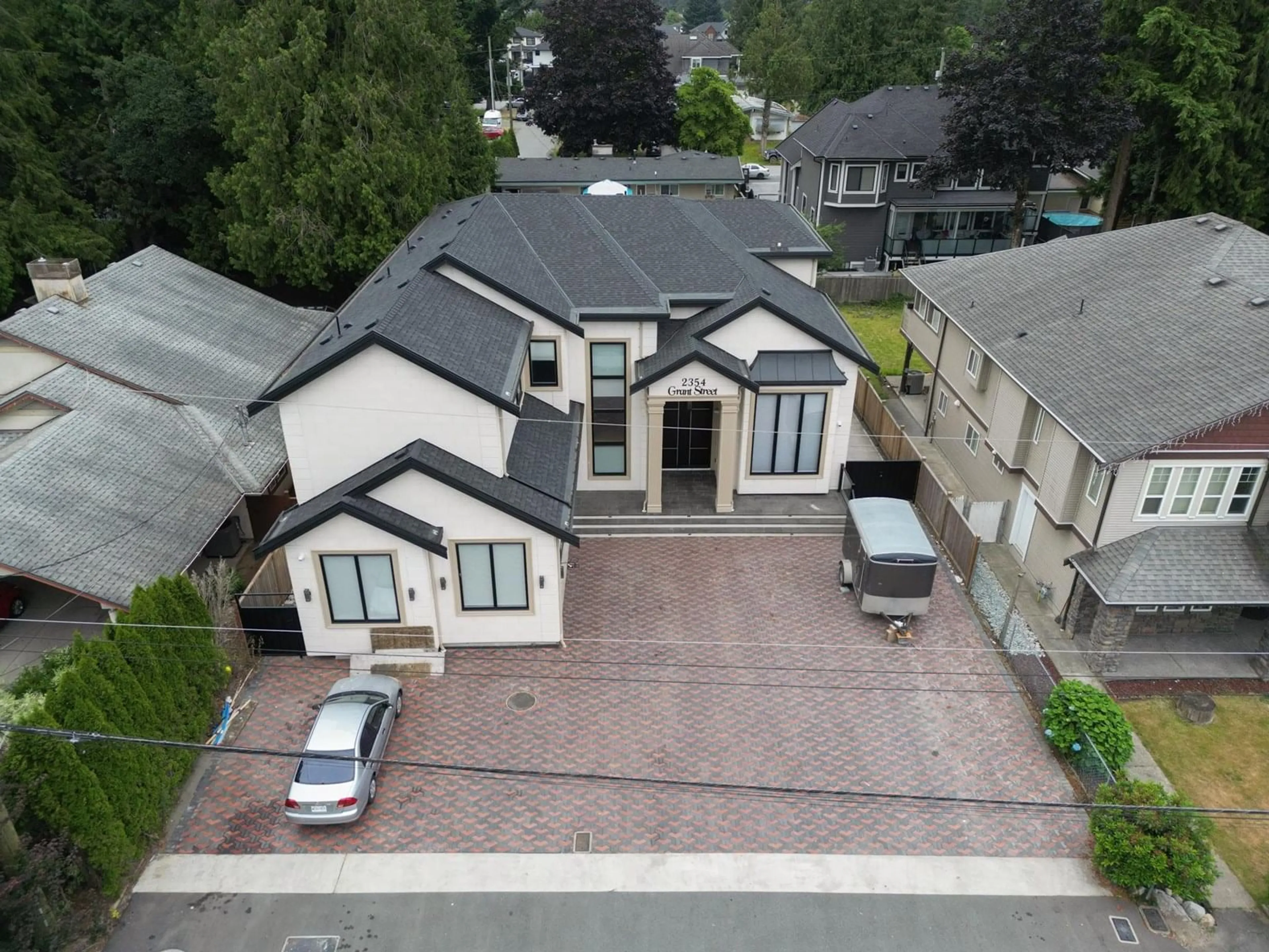 A pic from outside/outdoor area/front of a property/back of a property/a pic from drone, street for 2354 GRANT, Abbotsford British Columbia V2T2M7