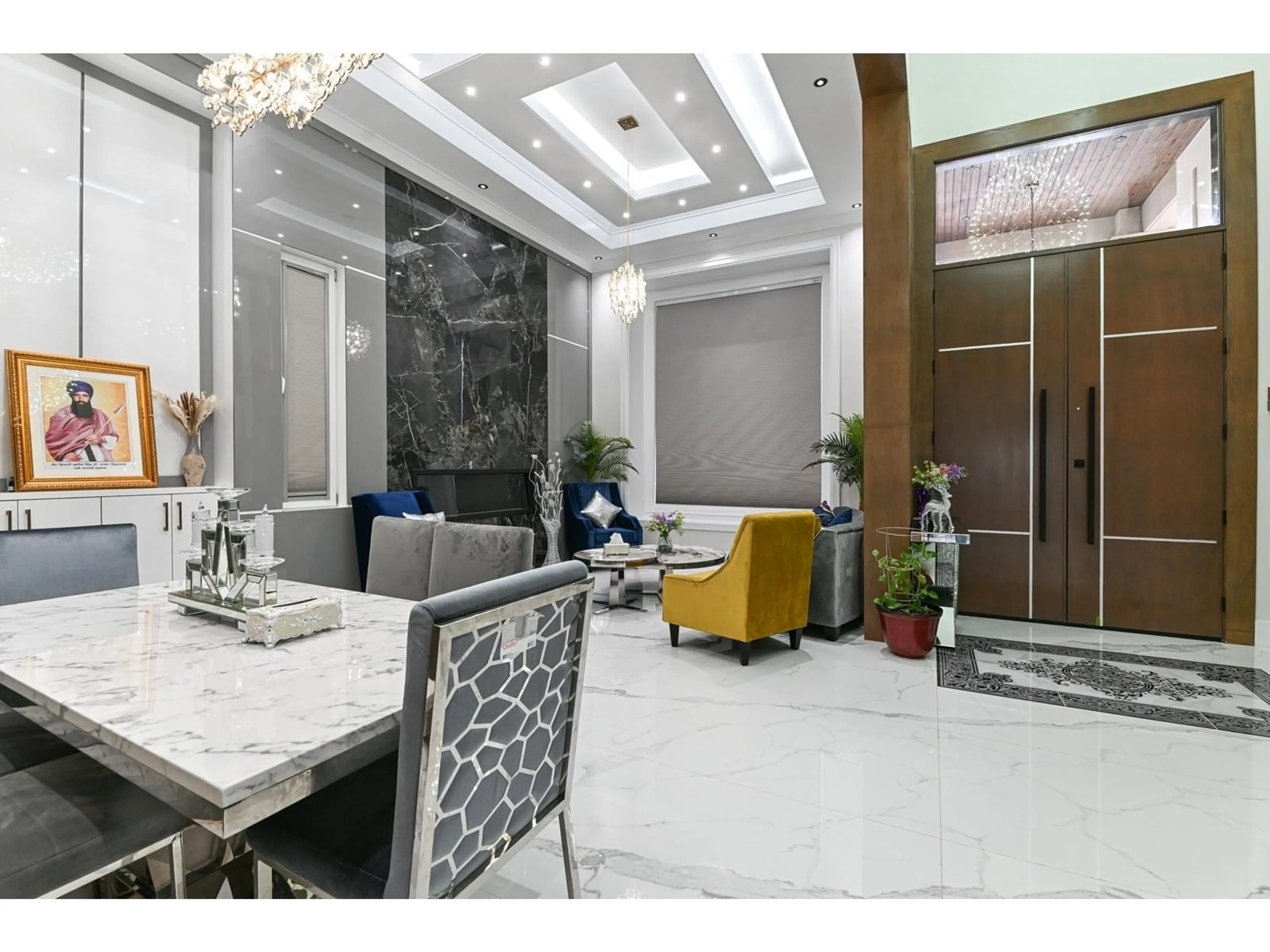 Lobby for 2354 GRANT, Abbotsford British Columbia V2T2M7