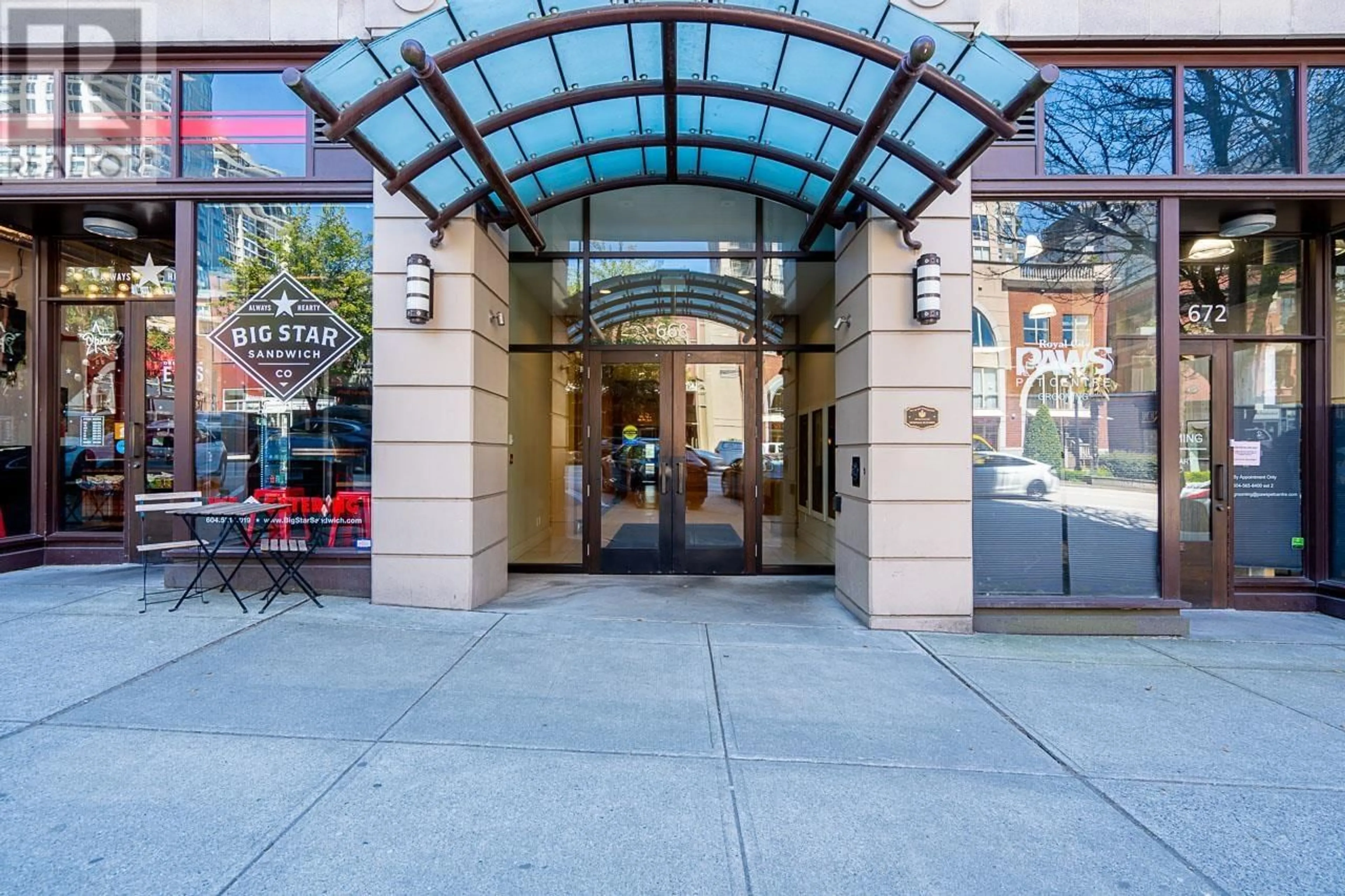 Indoor foyer for 1012 - 668 COLUMBIA STREET, New Westminster British Columbia V3M1A9