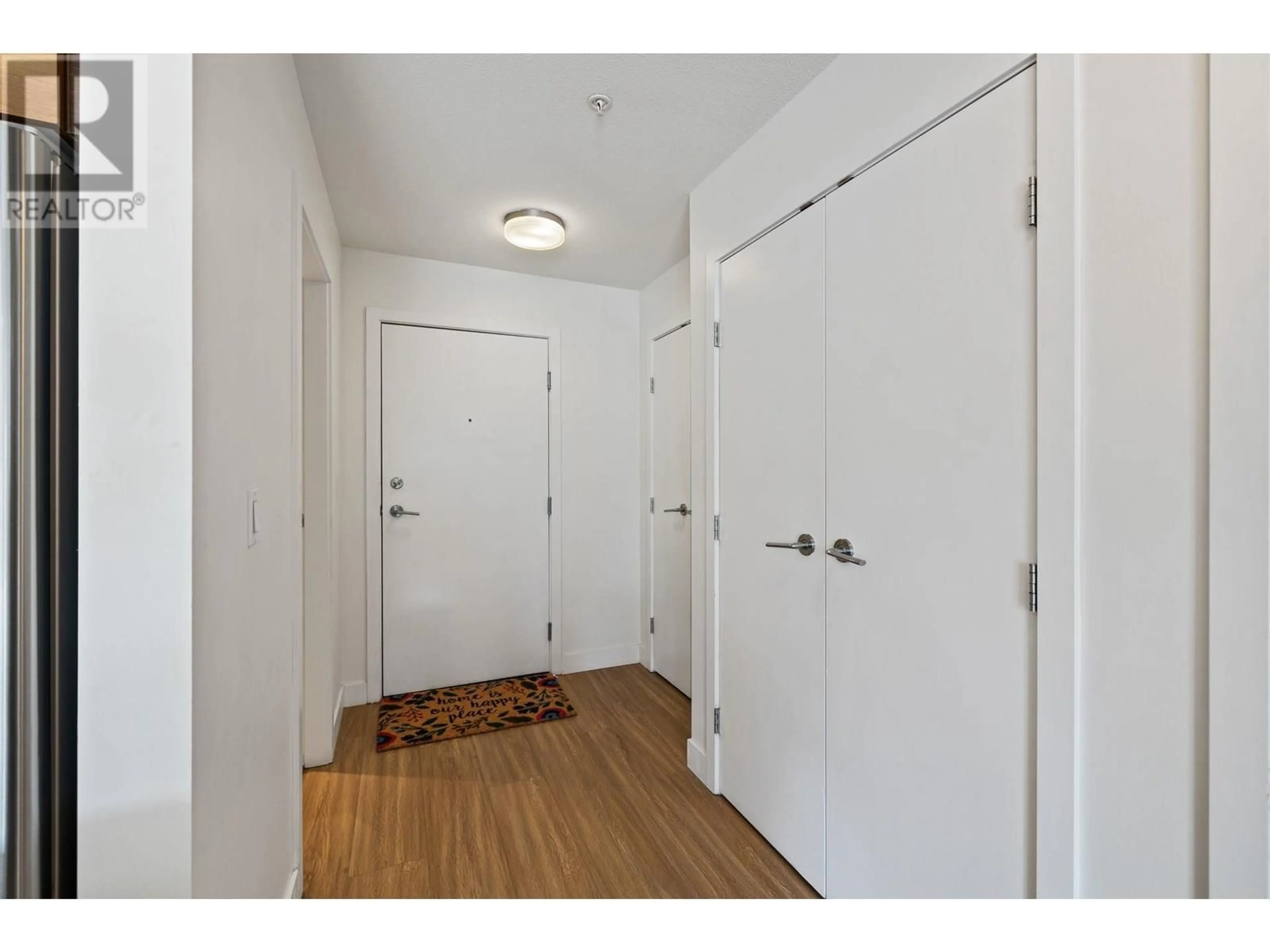 Indoor entryway for 412 - 1679 LLOYD AVENUE, North Vancouver British Columbia V7P0A9