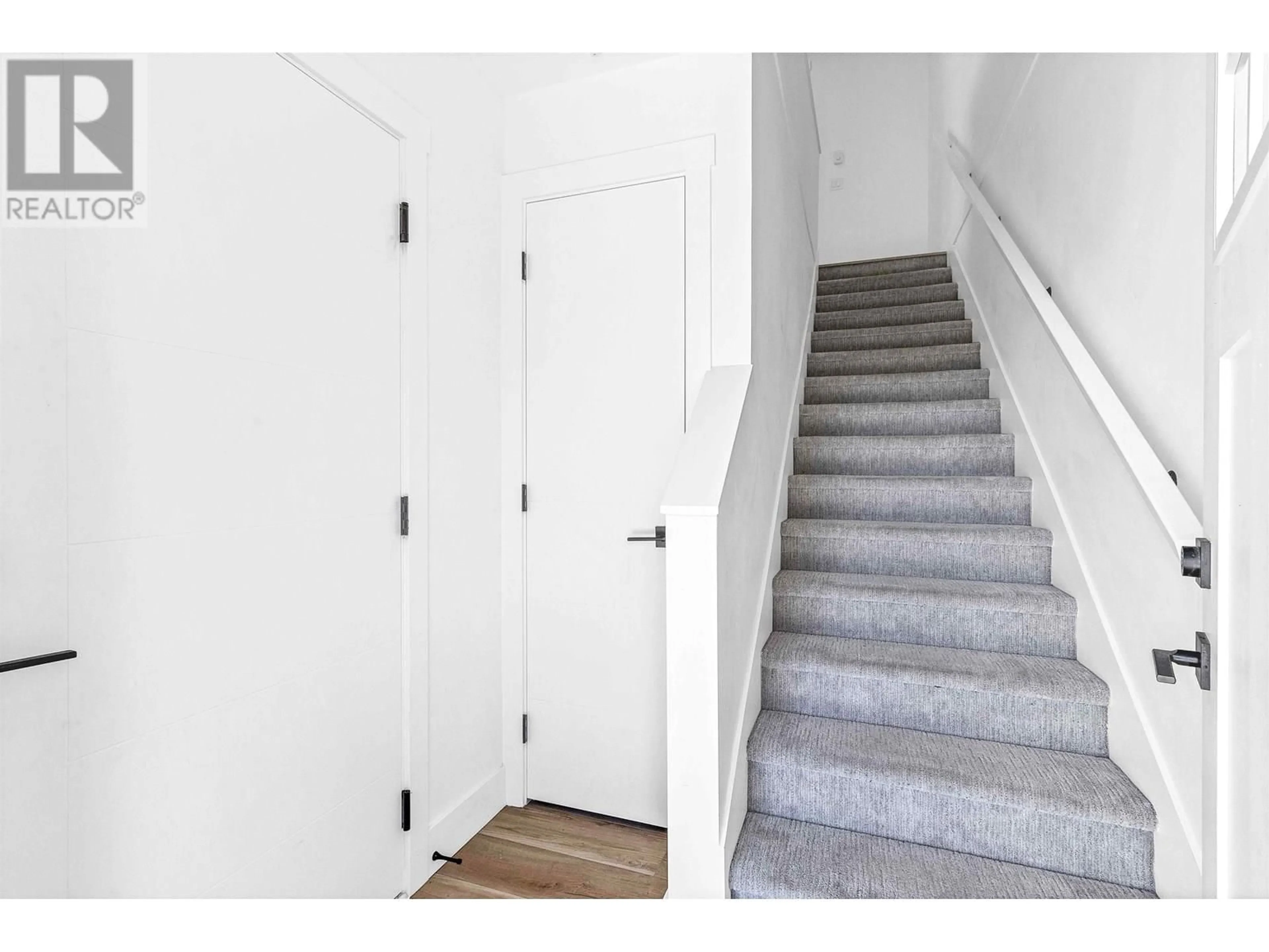 Stairs for 3 - 12018 237 STREET, Maple Ridge British Columbia V4R0H6