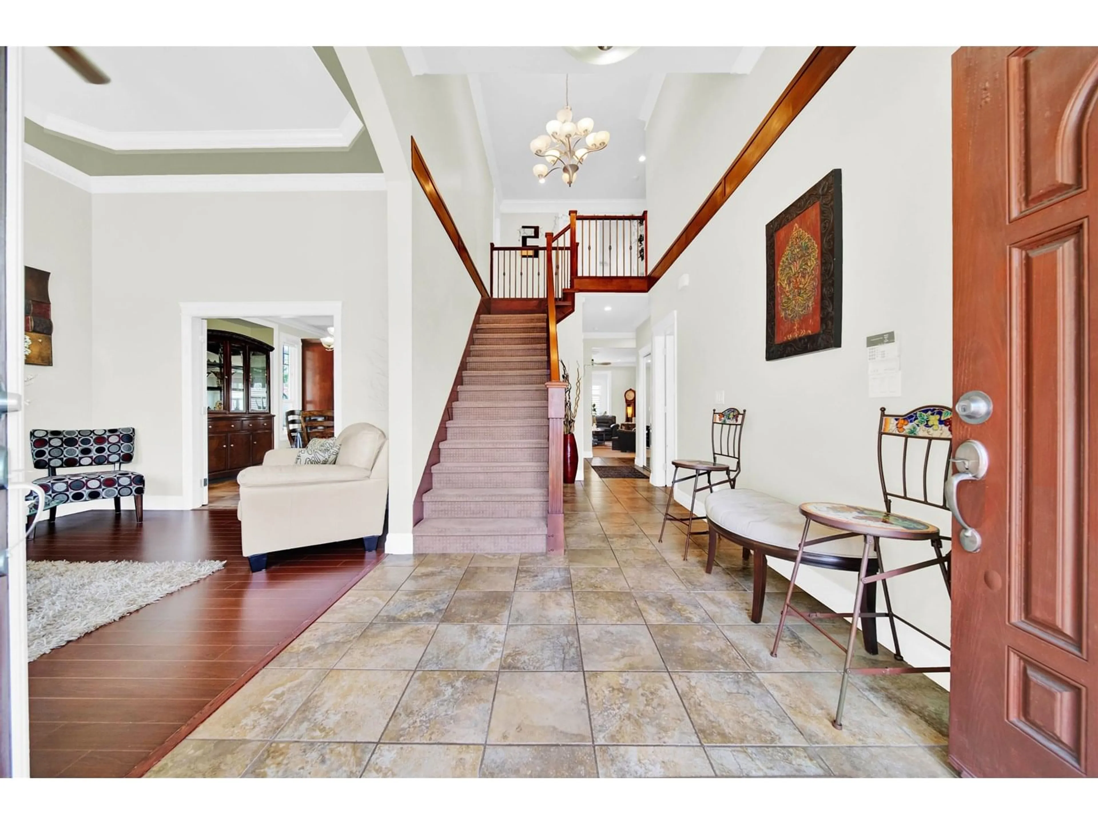Indoor foyer for 6157 146, Surrey British Columbia V3T3A1