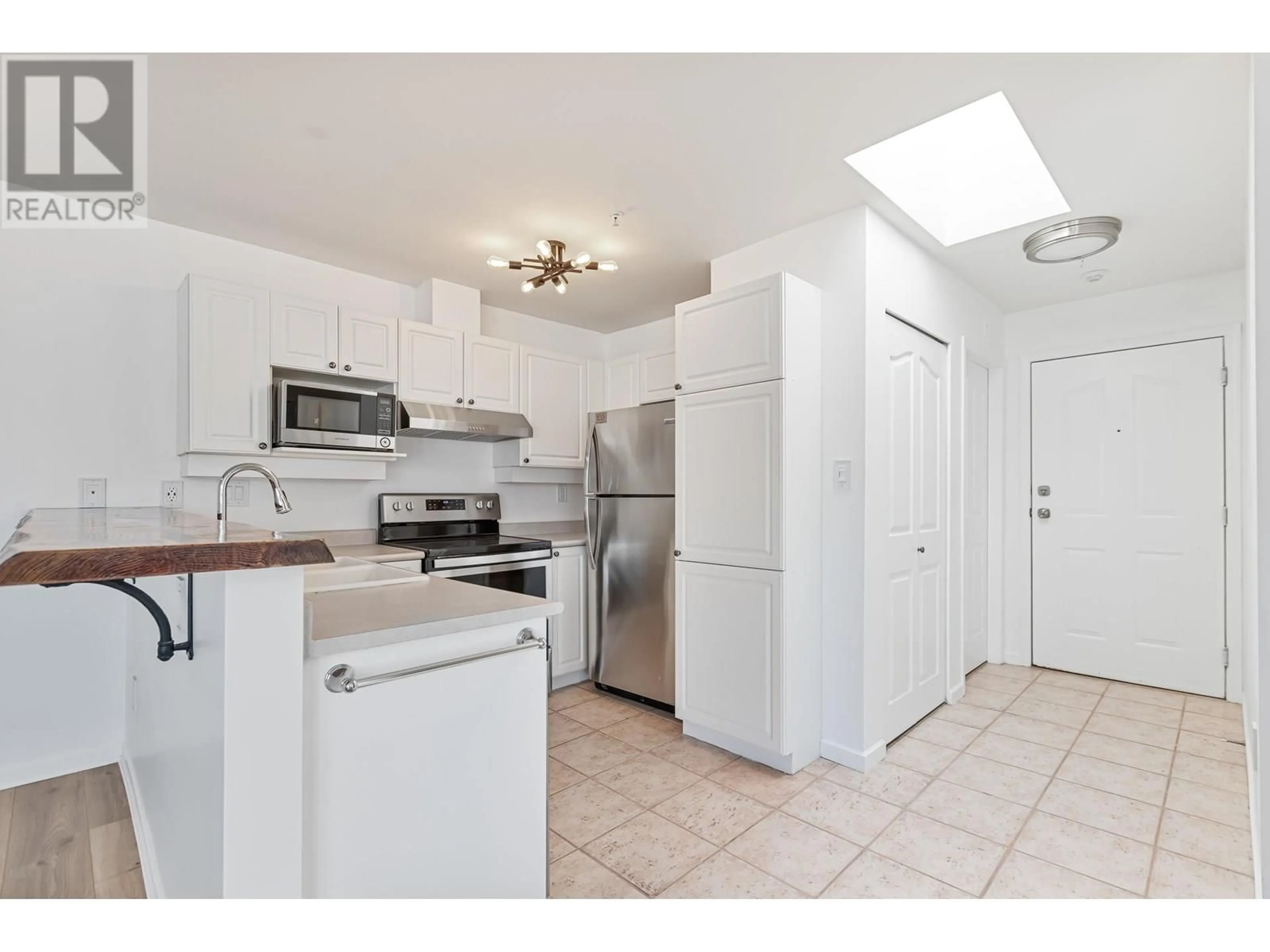 Standard kitchen, unknown for 402 - 1618 GRANT AVENUE, Port Coquitlam British Columbia V3B1P3