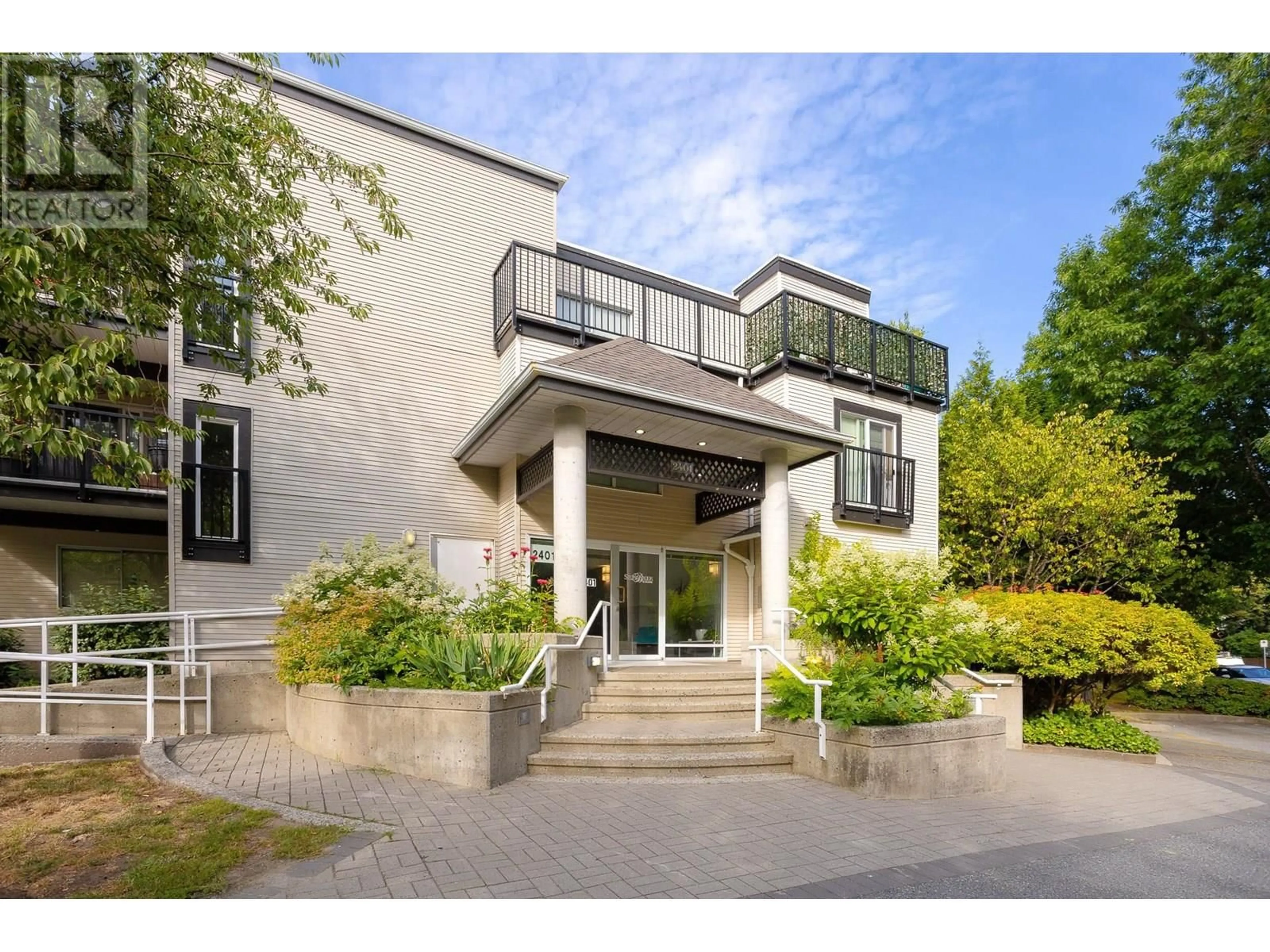 Indoor foyer for 209 - 2401 HAWTHORNE AVENUE, Port Coquitlam British Columbia V3C6E9
