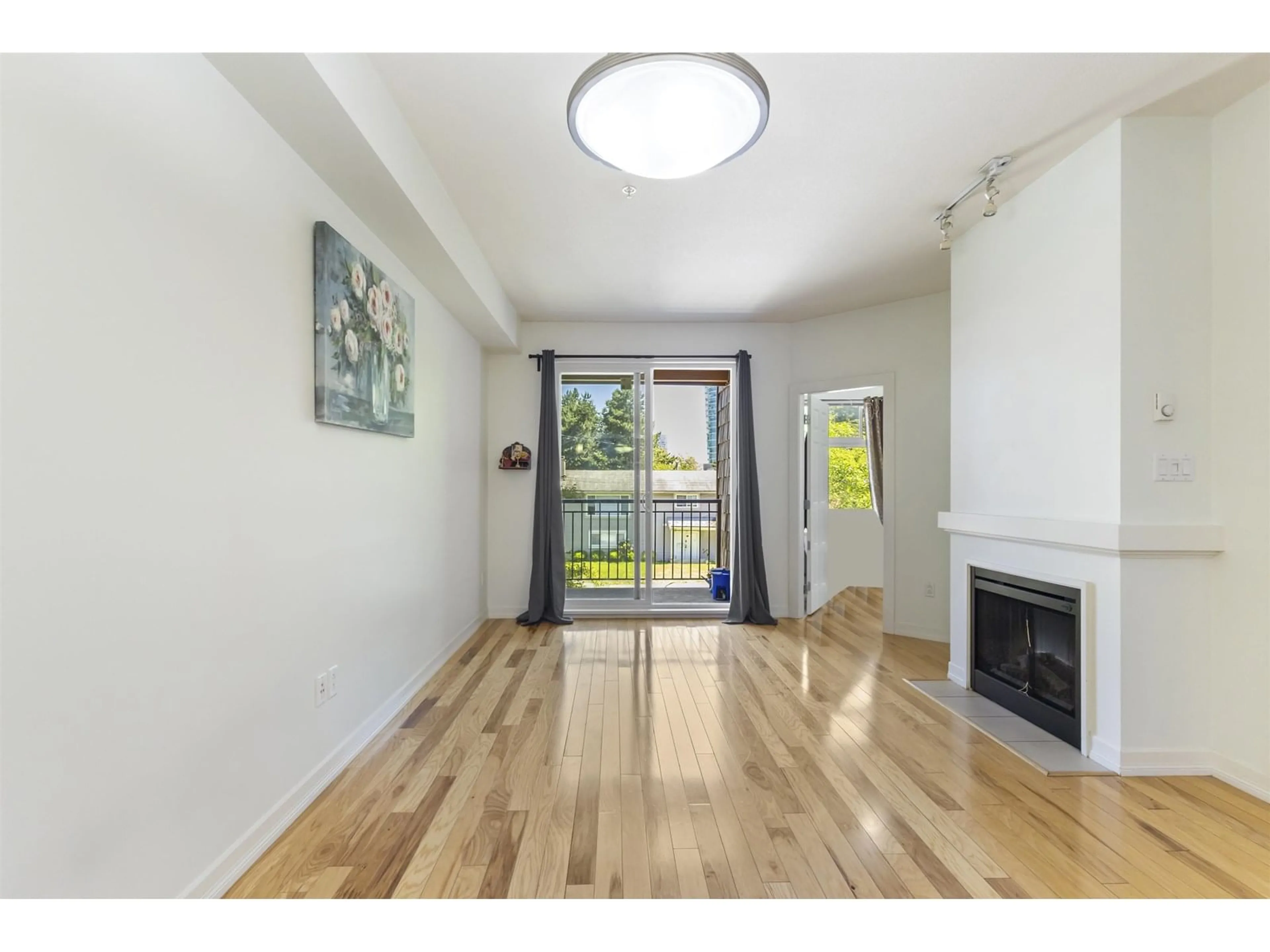 A pic of a room for 212 - 10237 133, Surrey British Columbia V3T0C6