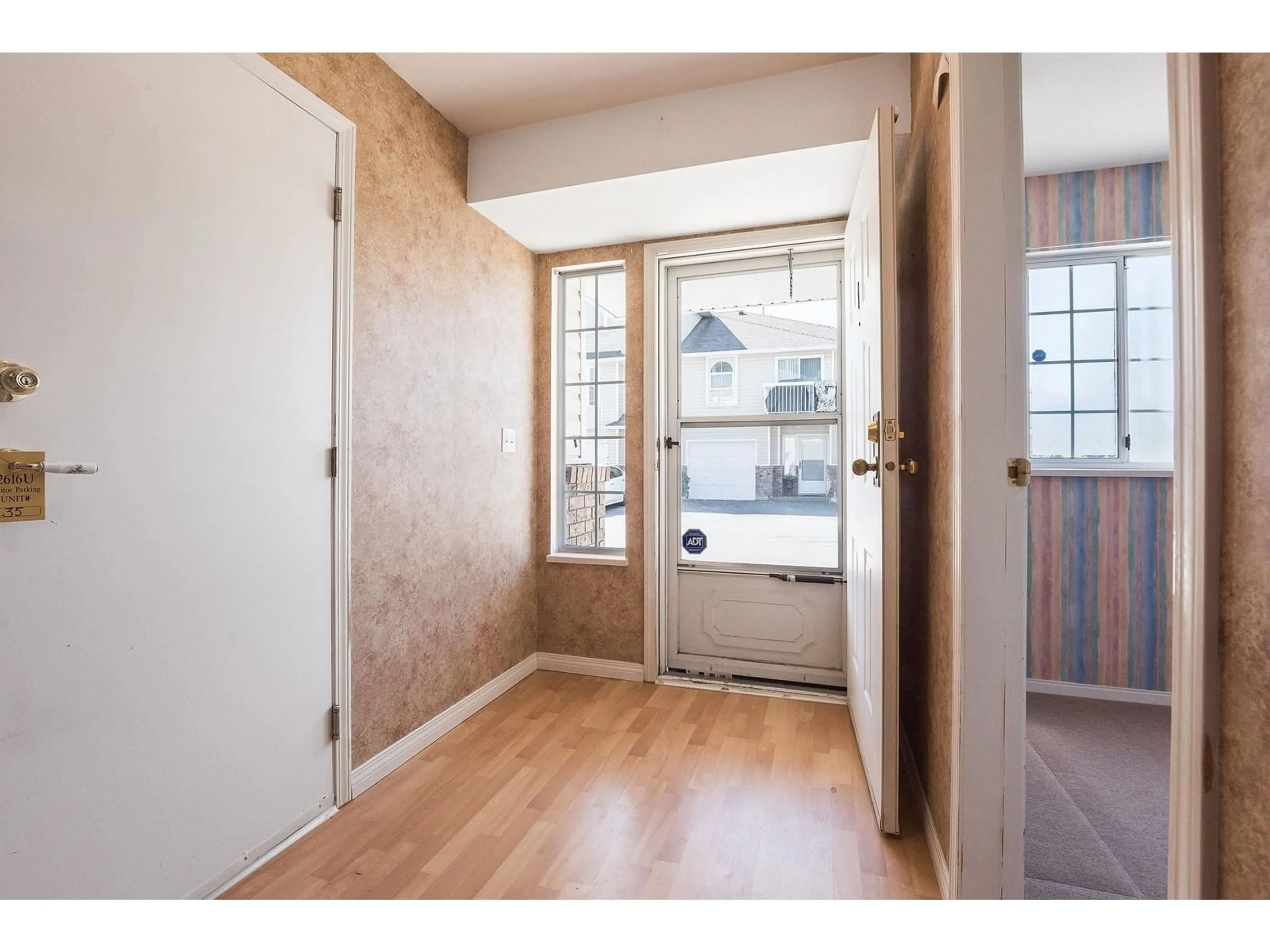 Indoor entryway for 1 - 13969 70, Surrey British Columbia V3W0J7