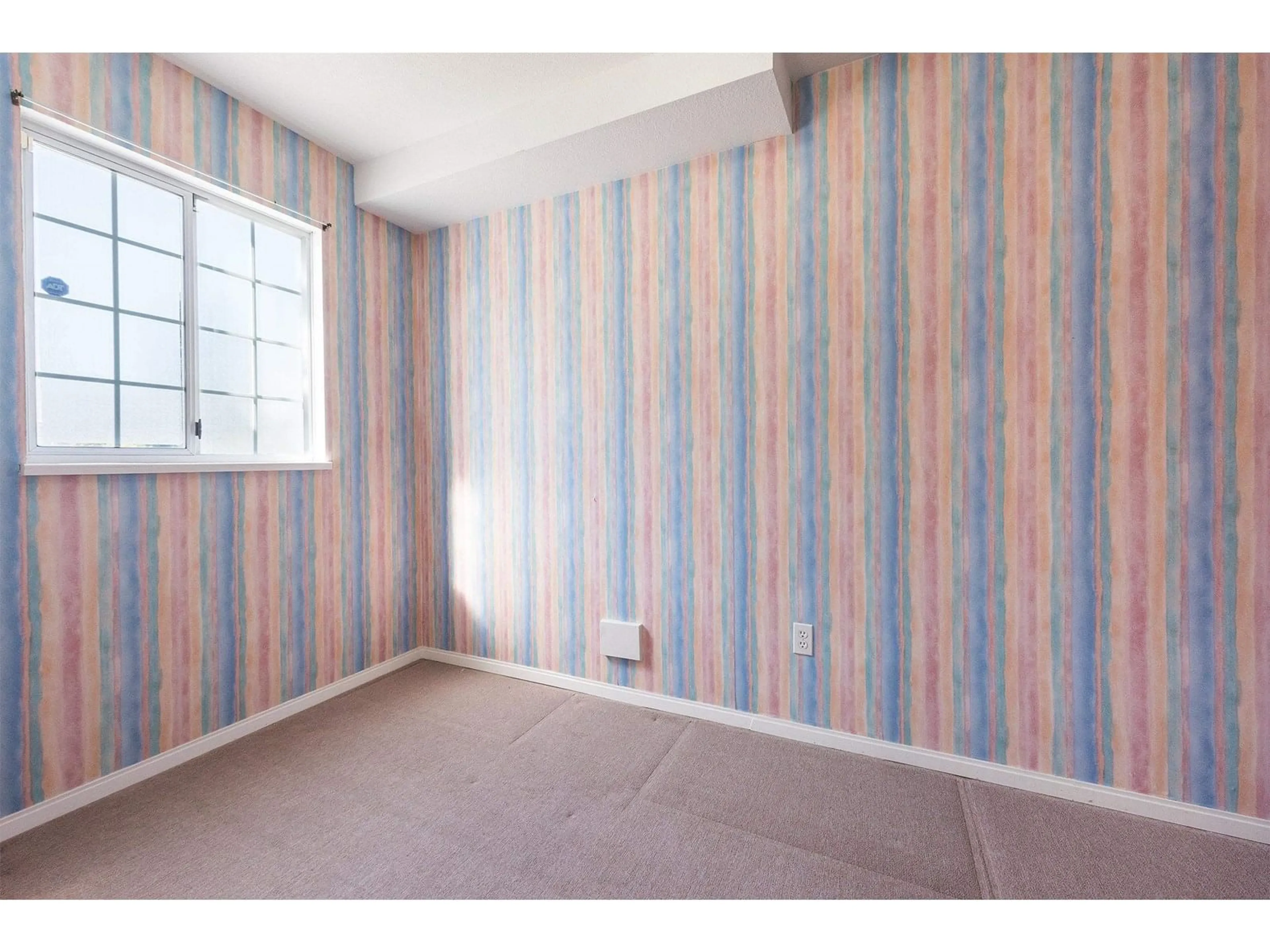 A pic of a room for 1 - 13969 70, Surrey British Columbia V3W0J7