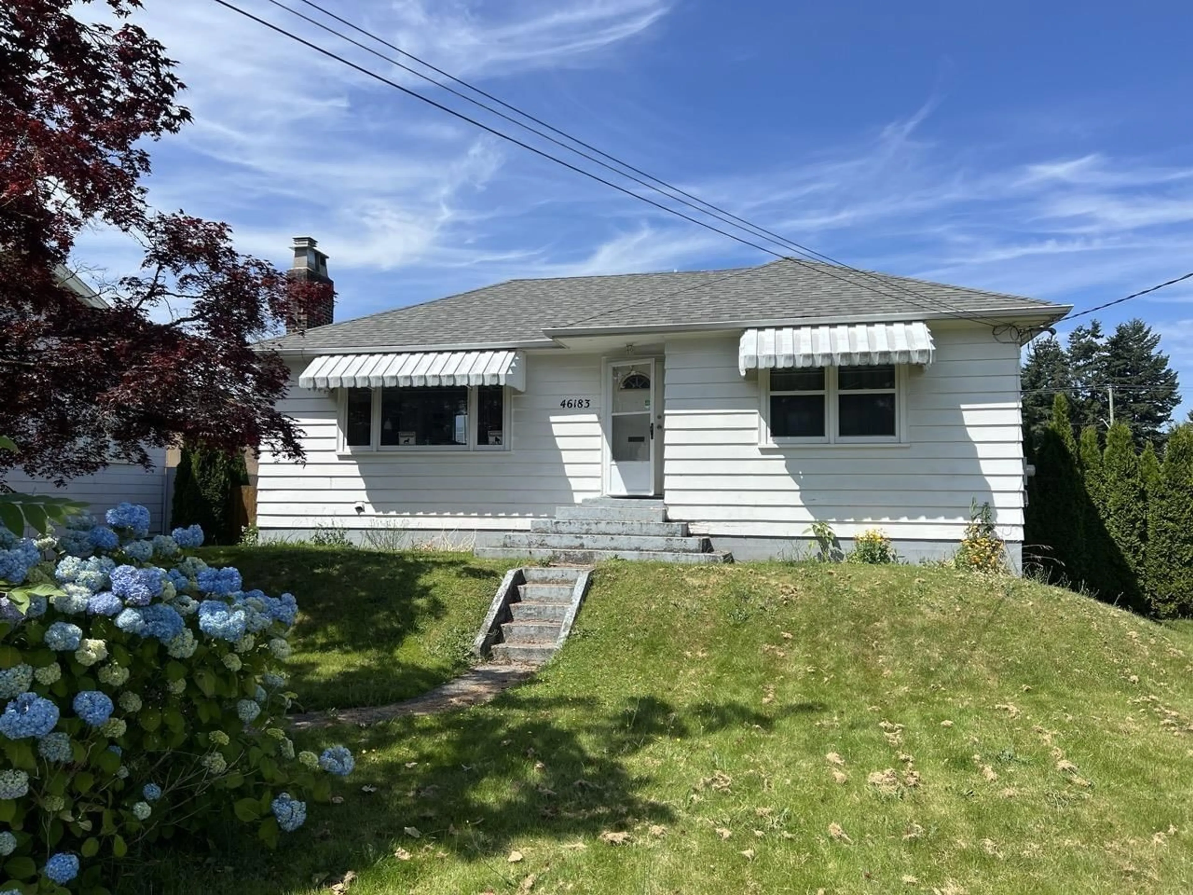 Home with vinyl exterior material, street for 46183 FIRST AVENUE, Chilliwack British Columbia V2P1W4