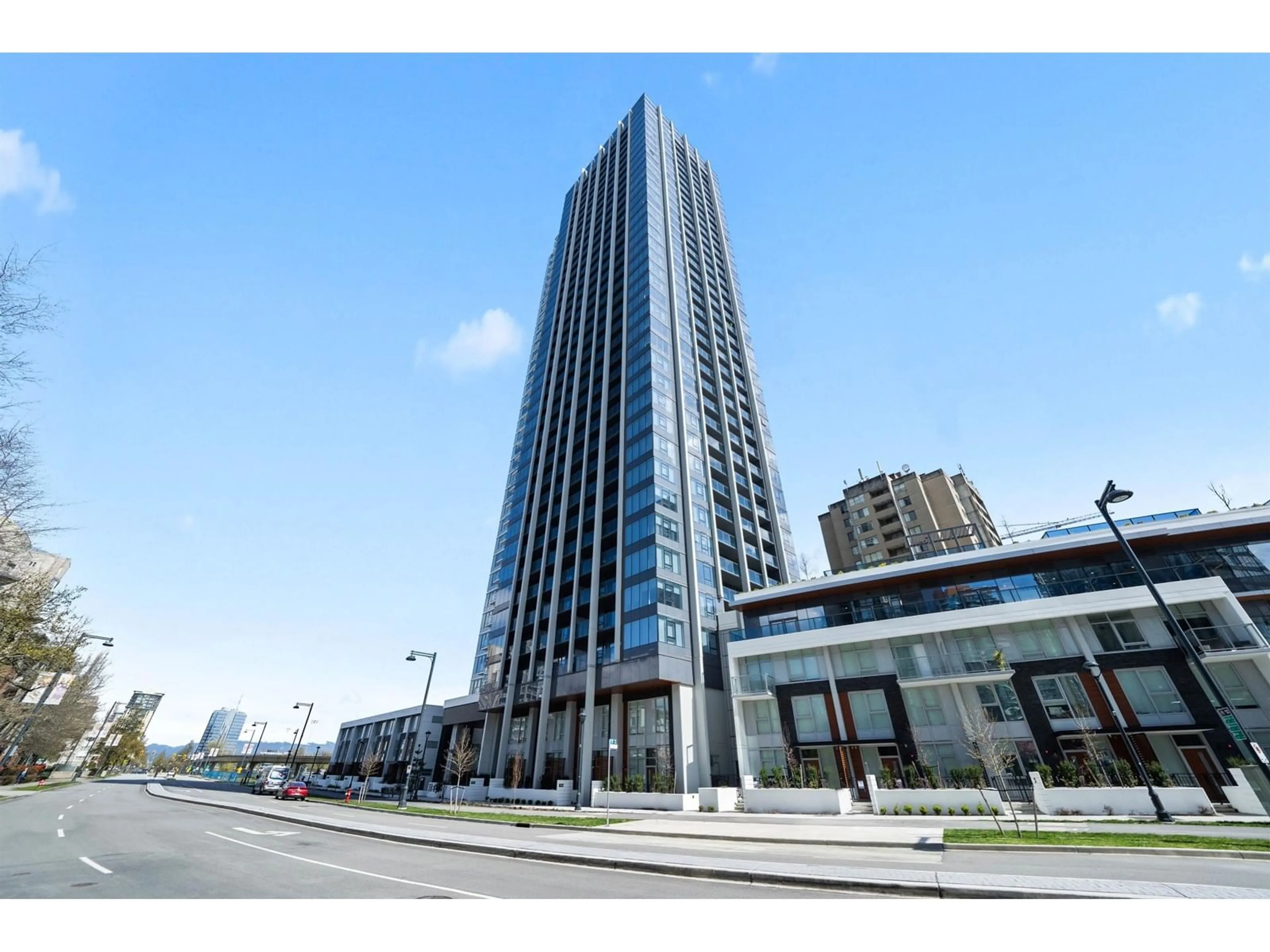 Indoor foyer for 2912 - 10448 UNIVERSITY, Surrey British Columbia V3T0S7
