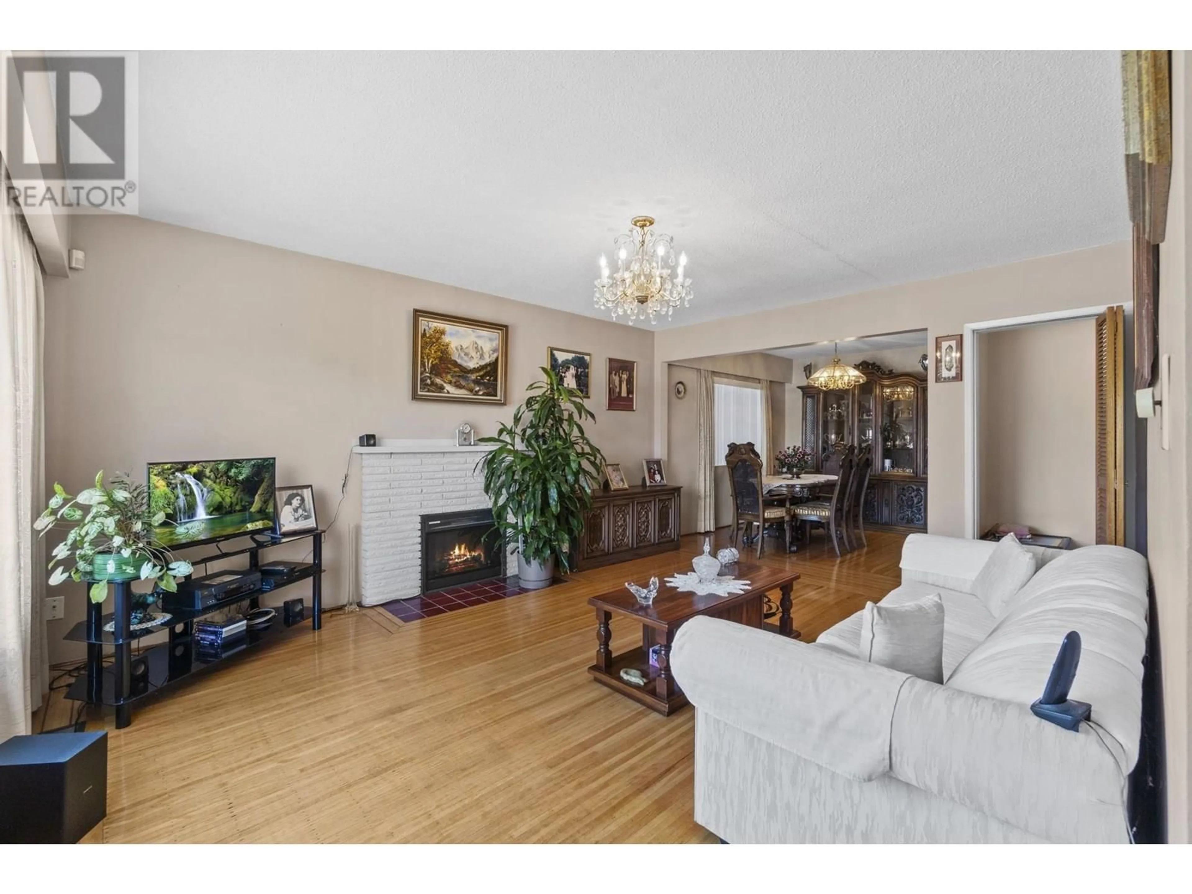 Living room with furniture, wood/laminate floor for 3421 RUPERT STREET, Vancouver British Columbia V5M3V8