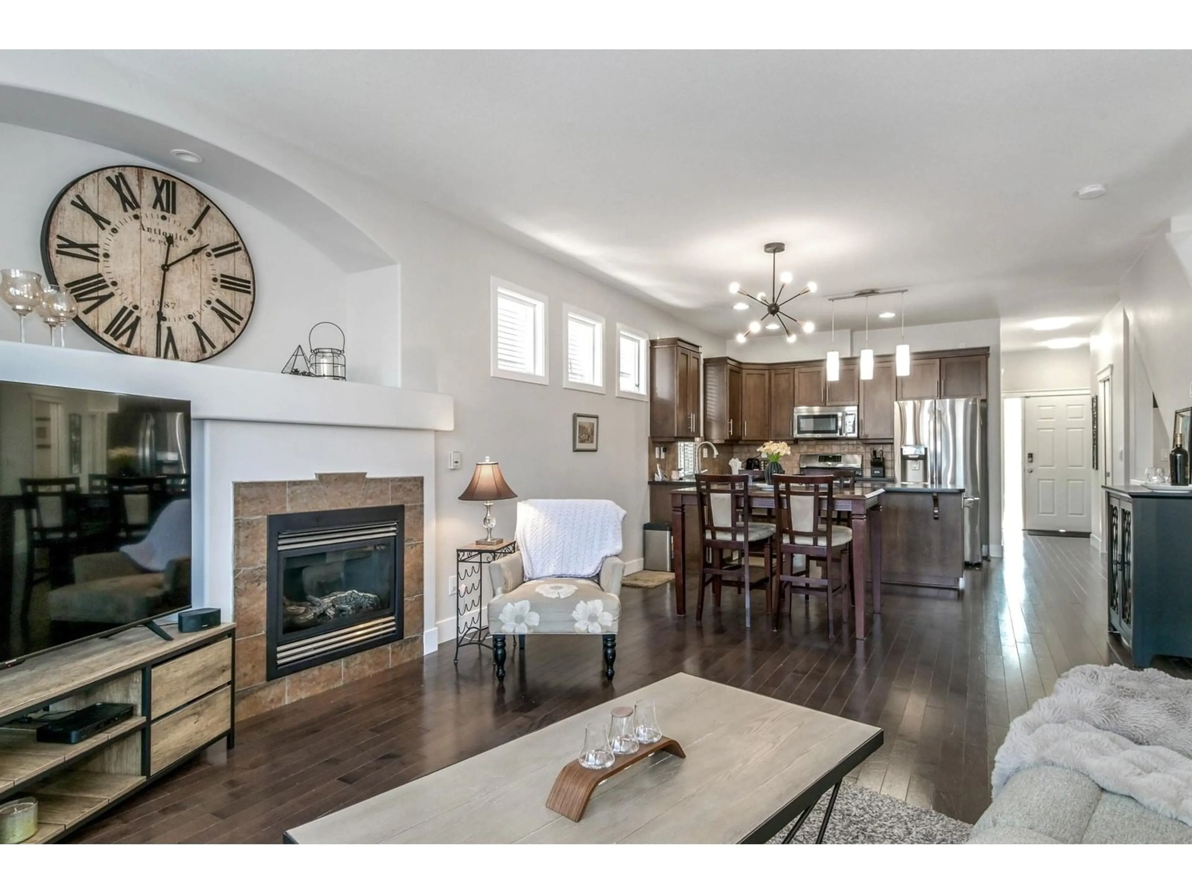 Open concept kitchen, wood/laminate floor for 16587 60, Surrey British Columbia V3S1S7