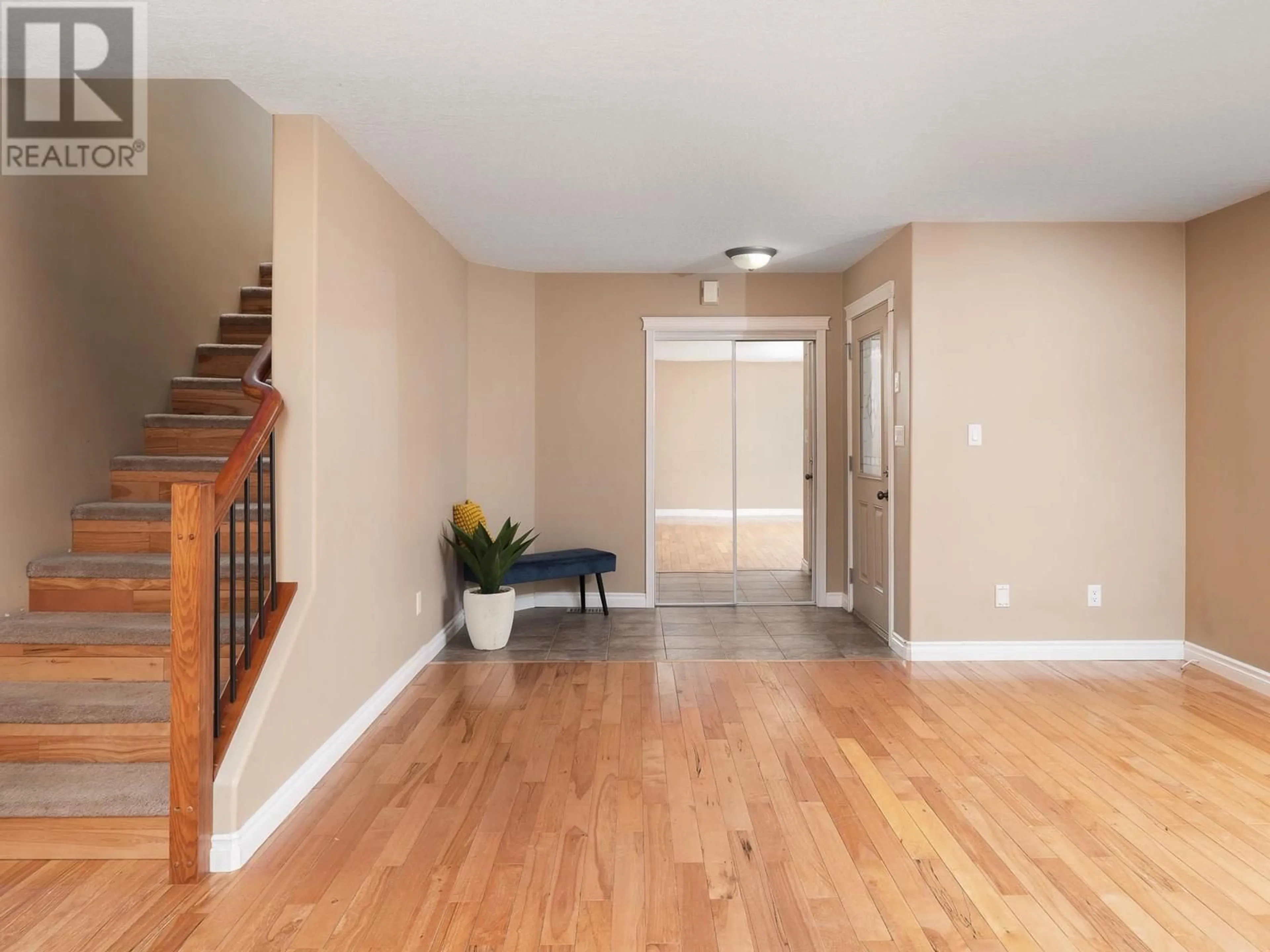Indoor entryway for 112 - 1299 OSPIKA BOULEVARD, Prince George British Columbia V2M7G2
