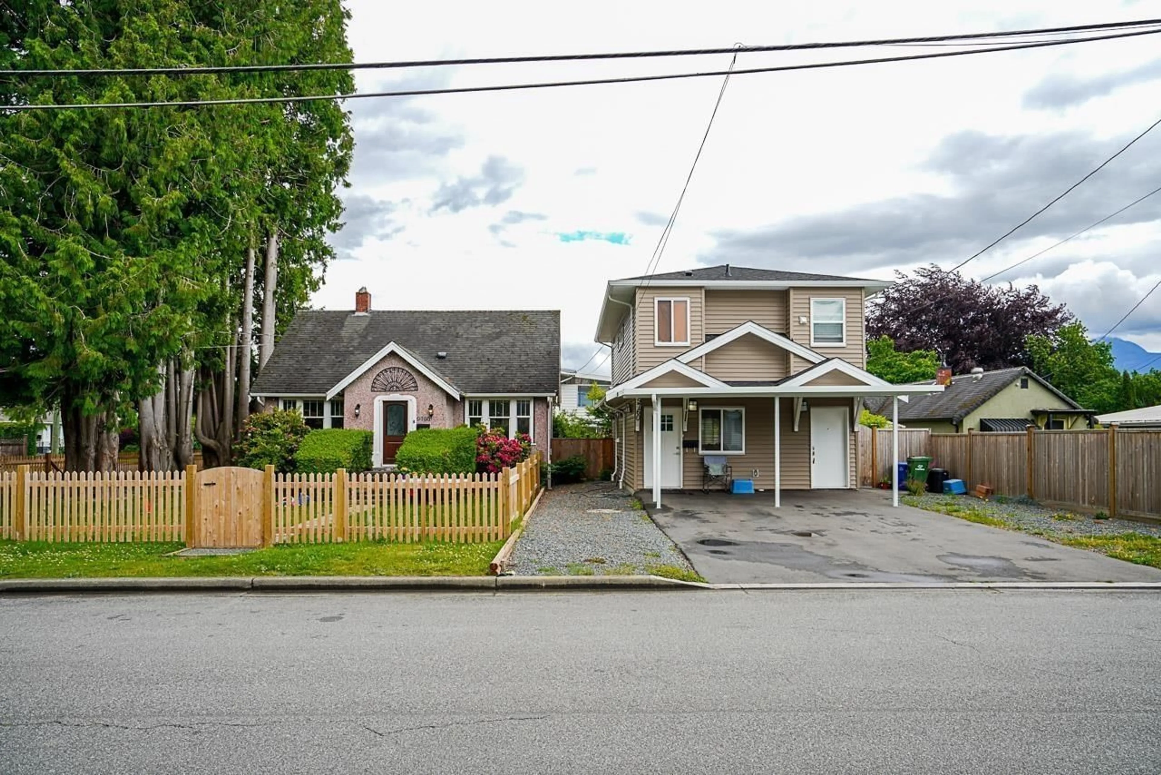 A pic from outside/outdoor area/front of a property/back of a property/a pic from drone, street for 9760 WILLIAMS STREET, Chilliwack British Columbia V2P5G7