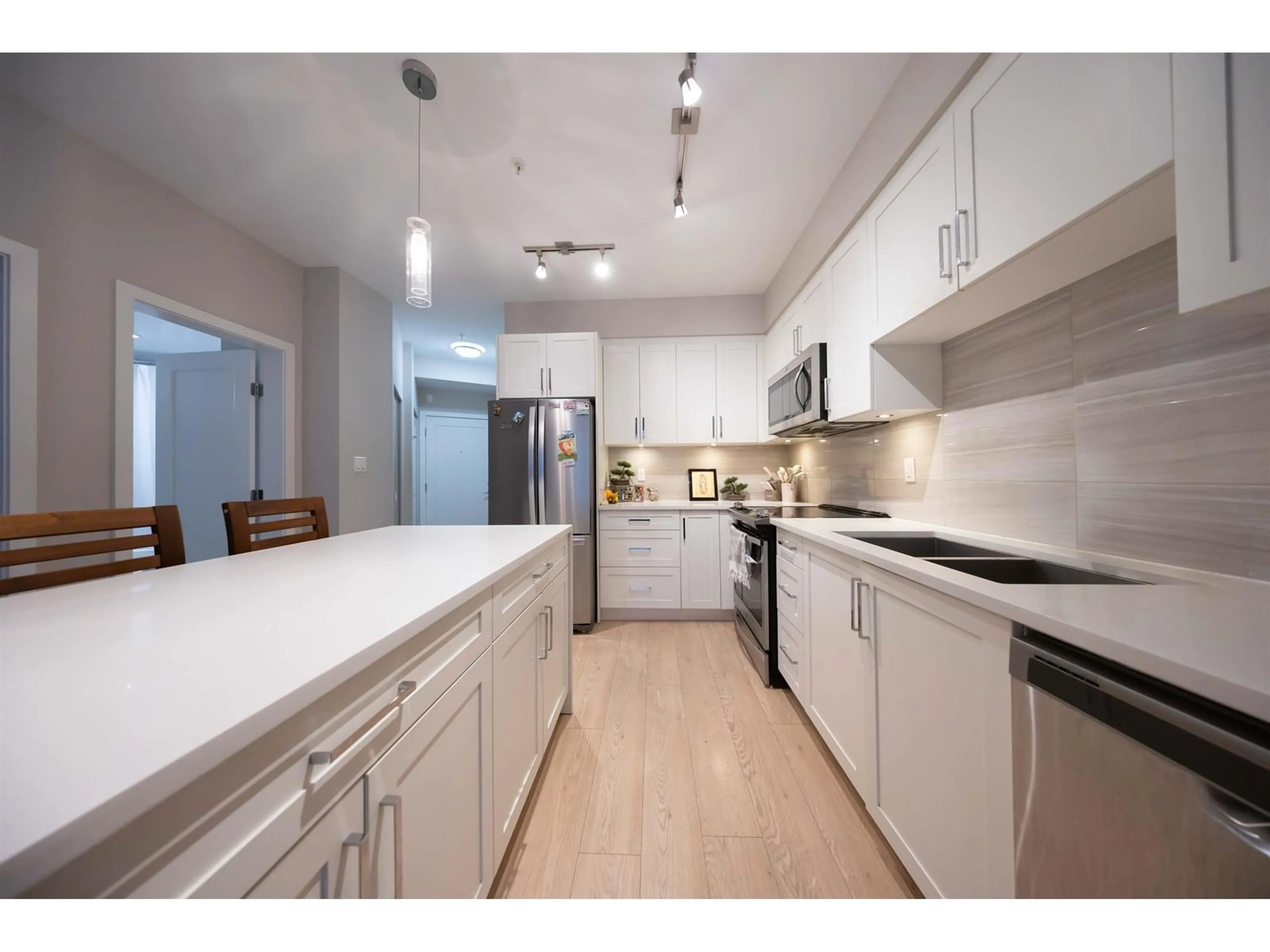 Open concept kitchen, ceramic/tile floor for D202 - 20211 66, Langley British Columbia V2Y0L4