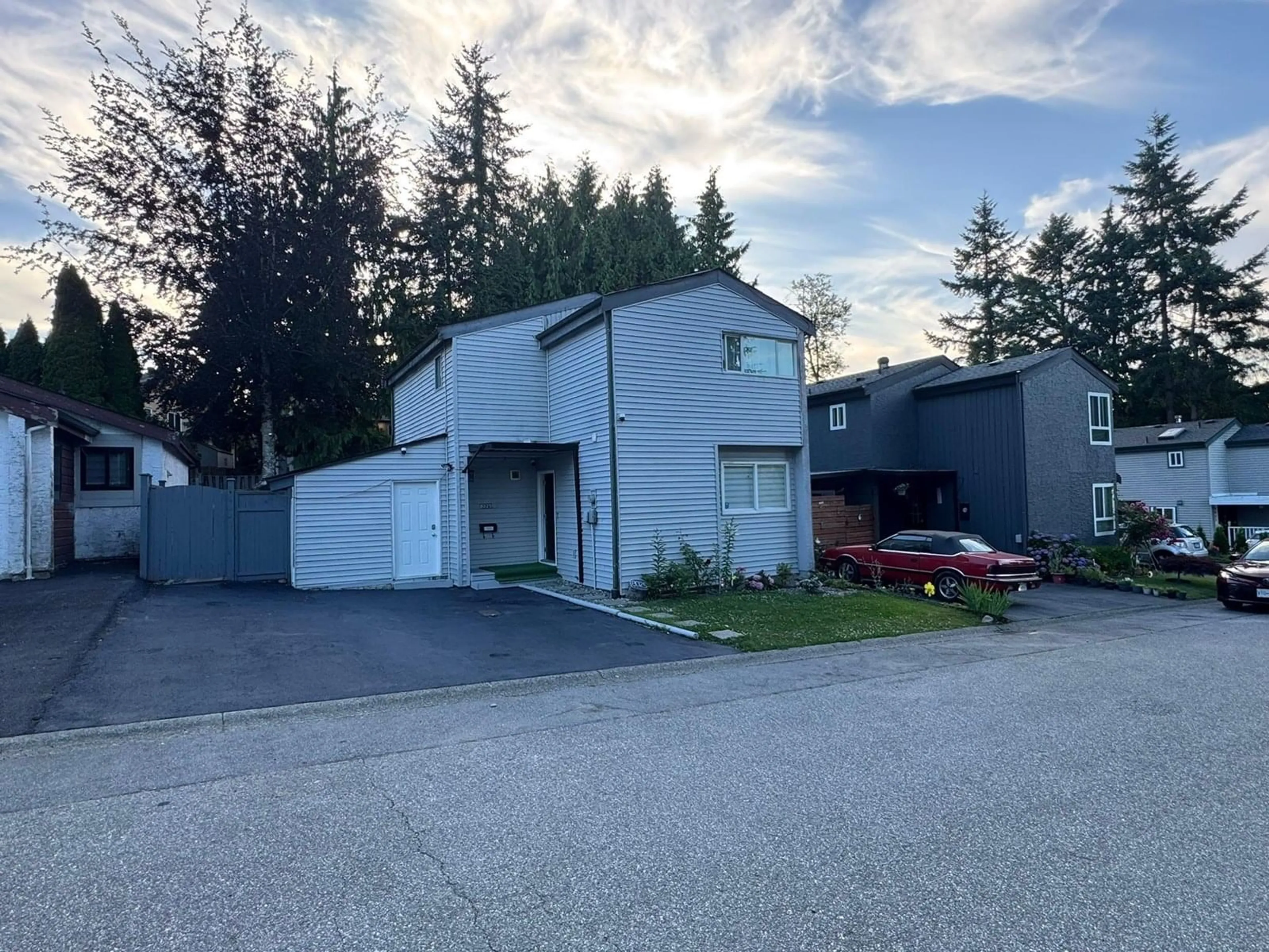 A pic from outside/outdoor area/front of a property/back of a property/a pic from drone, street for 8025 139A, Surrey British Columbia V3W6P9