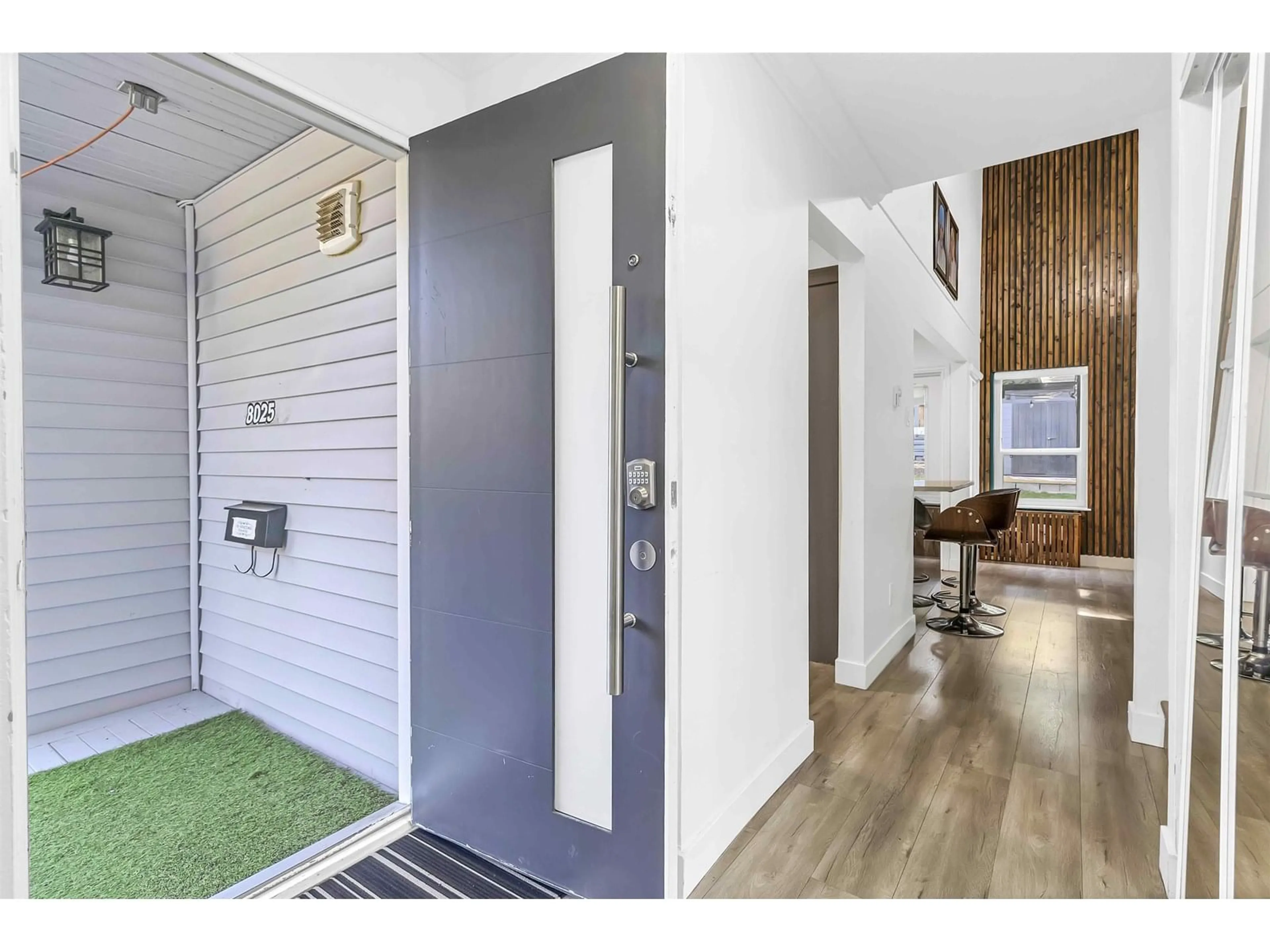 Indoor entryway for 8025 139A, Surrey British Columbia V3W6P9
