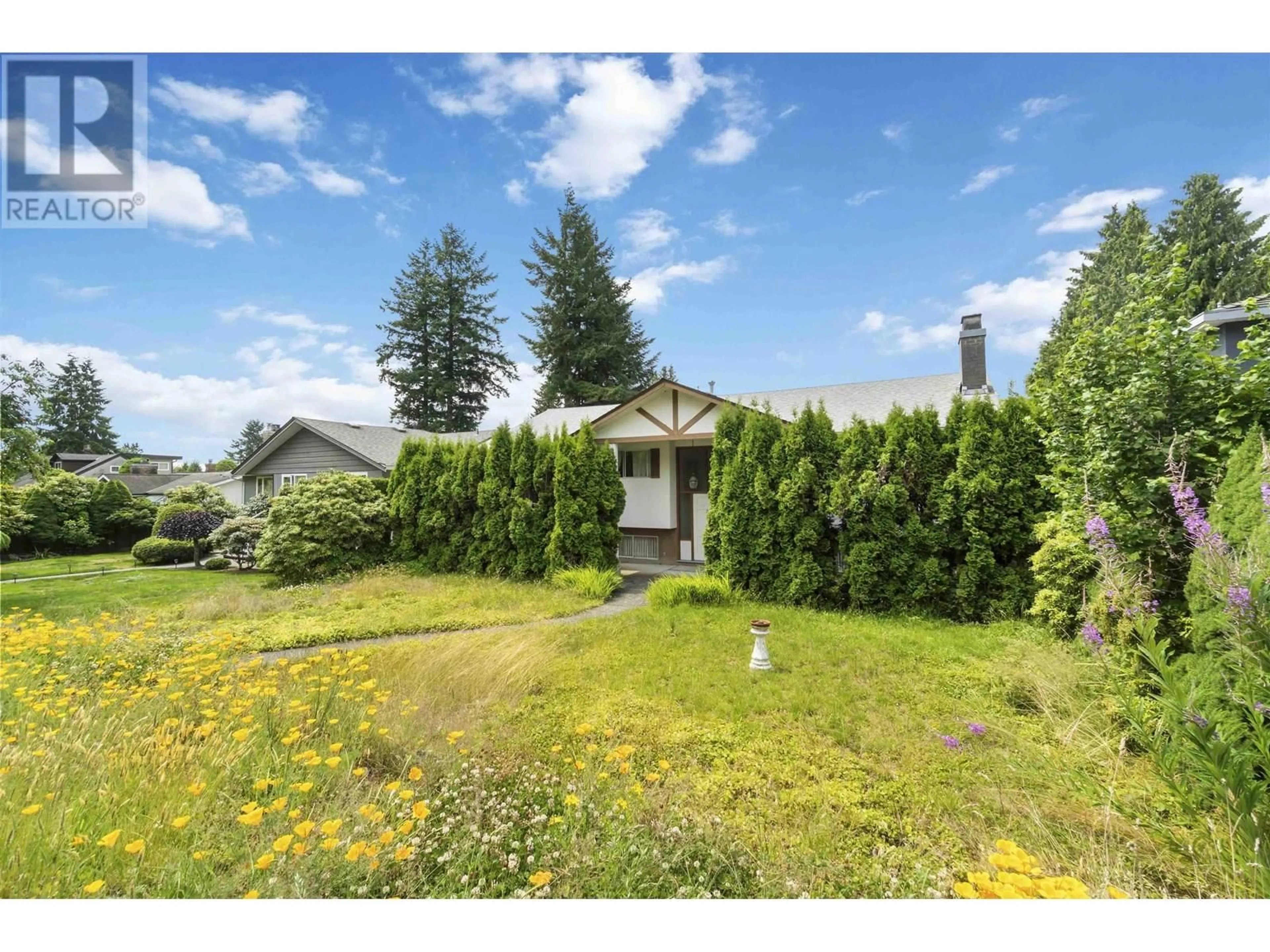 A pic from outside/outdoor area/front of a property/back of a property/a pic from drone, unknown for 2171 DUTHIE AVENUE, Burnaby British Columbia V5A2S1