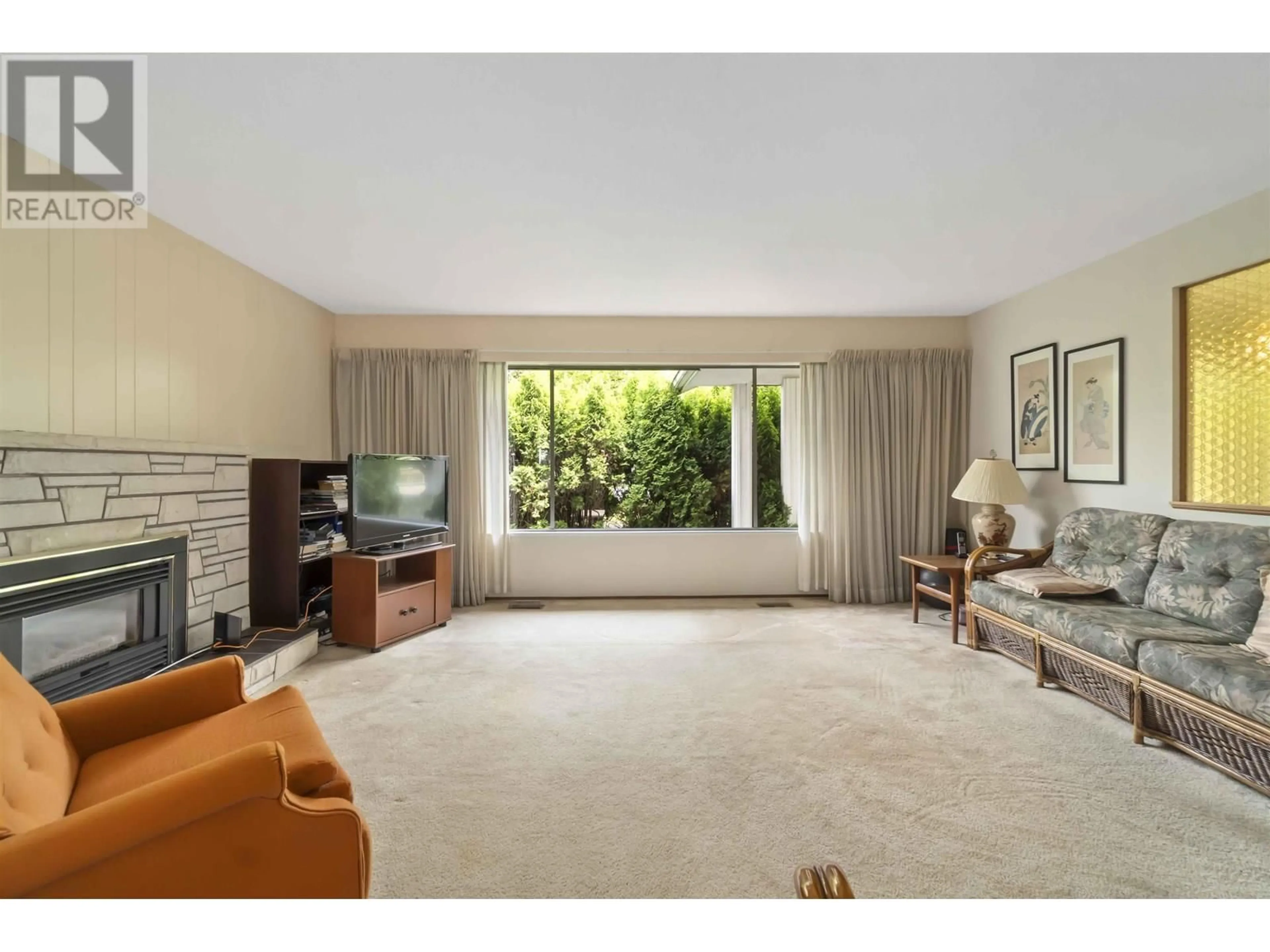 Living room with furniture, unknown for 2171 DUTHIE AVENUE, Burnaby British Columbia V5A2S1