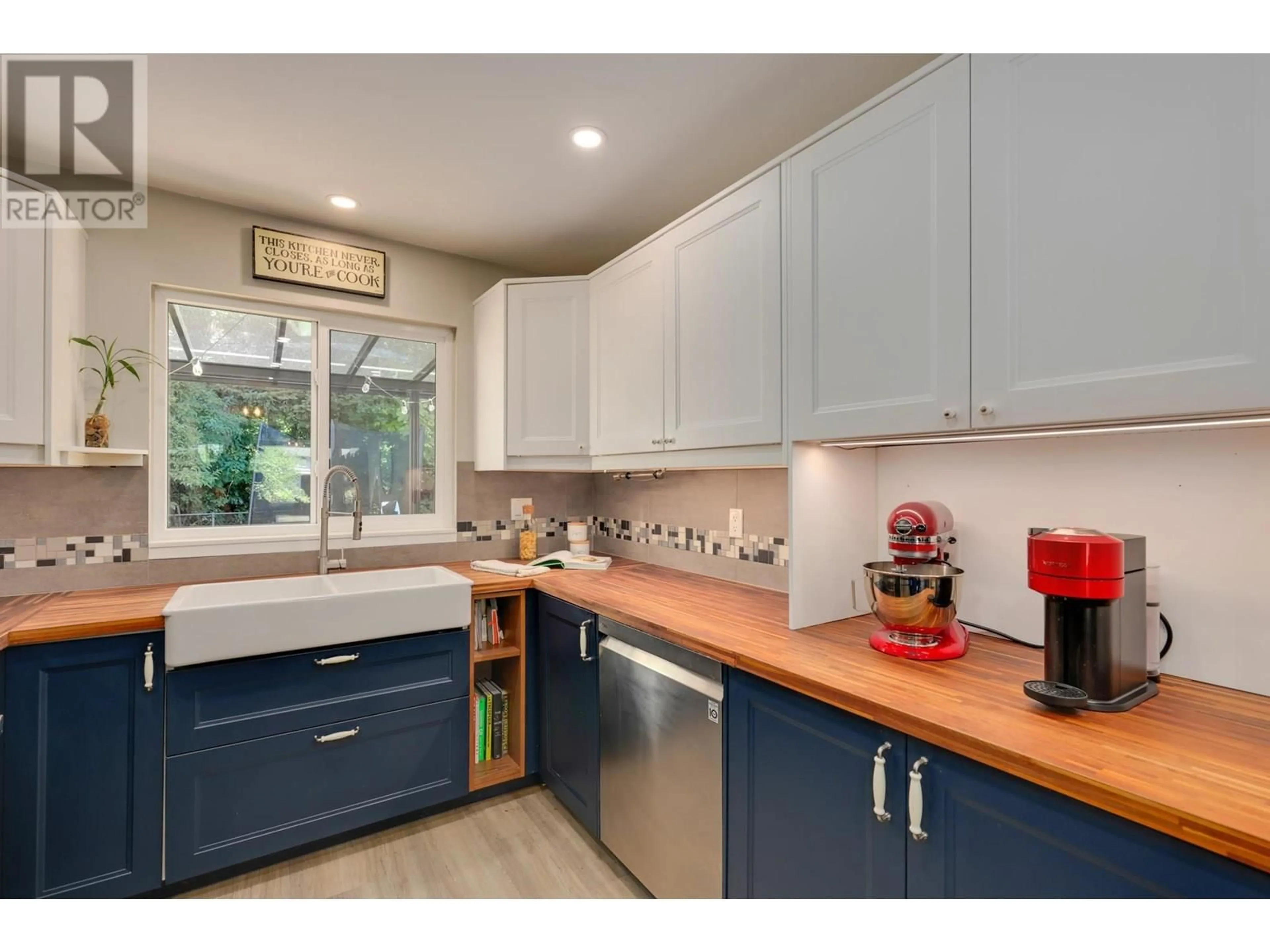 Open concept kitchen, unknown for 1460 HAMBER COURT, North Vancouver British Columbia V7G2B5