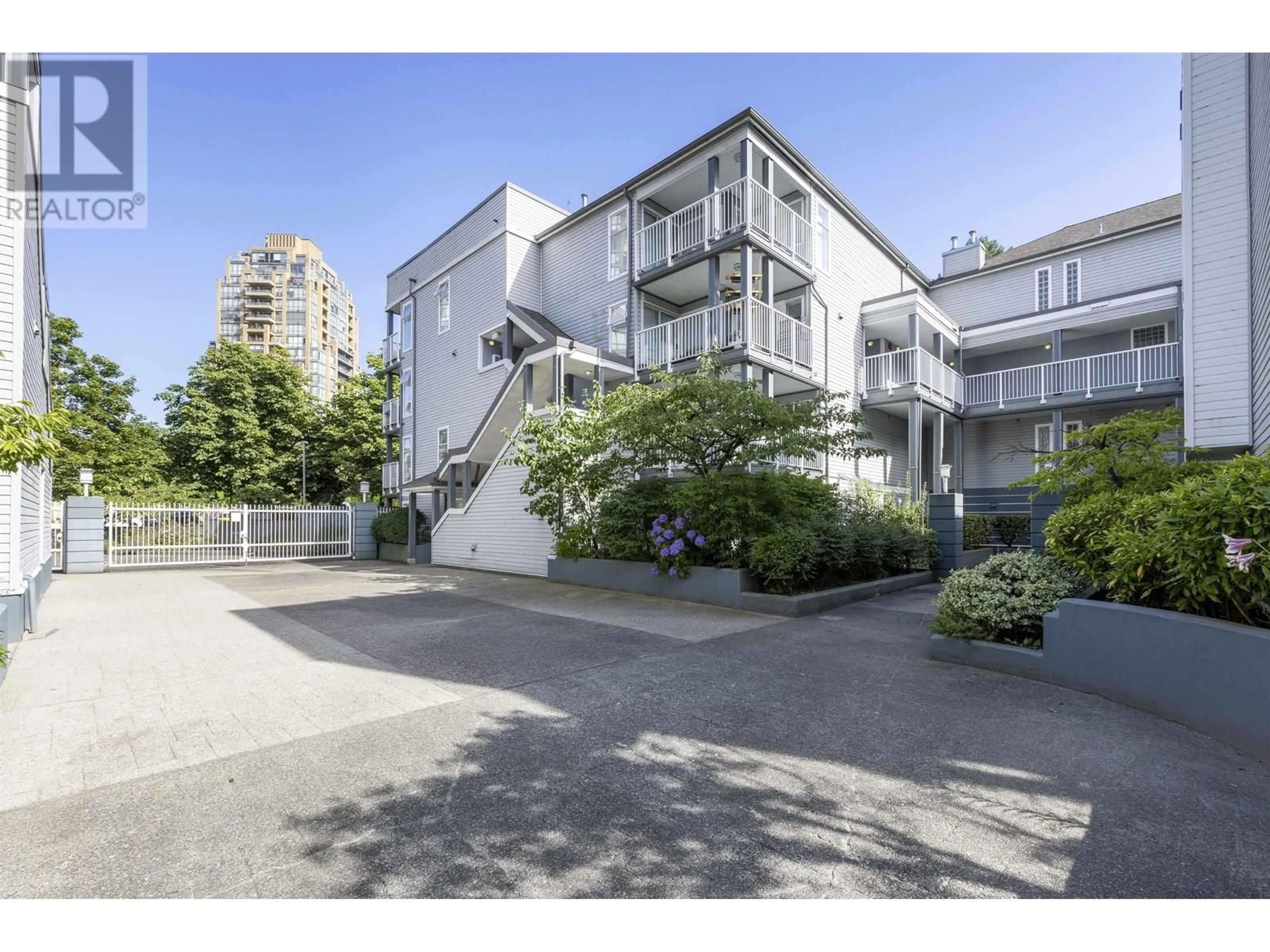 Patio, street for 40 - 7345 SANDBORNE AVENUE, Burnaby British Columbia V3N4W6