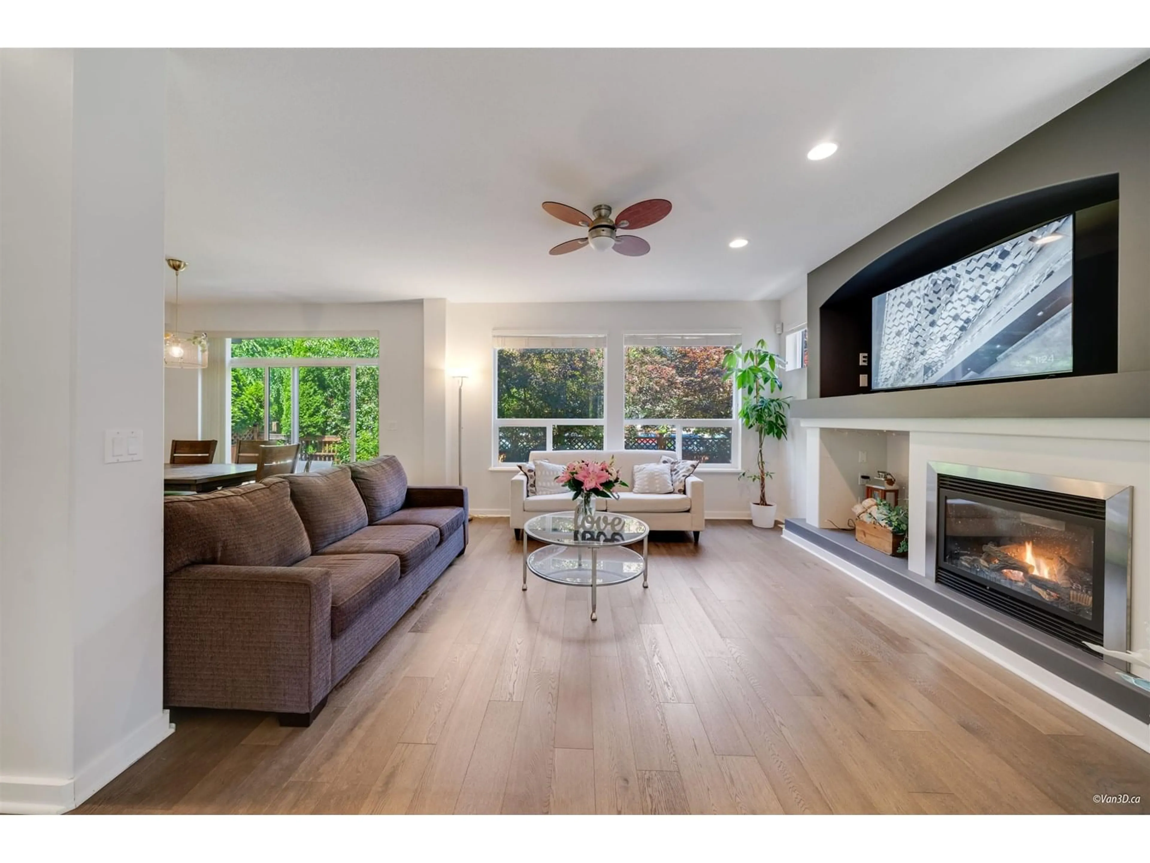Living room with furniture, wood/laminate floor for 21143 82A, Langley British Columbia V2Y0B5
