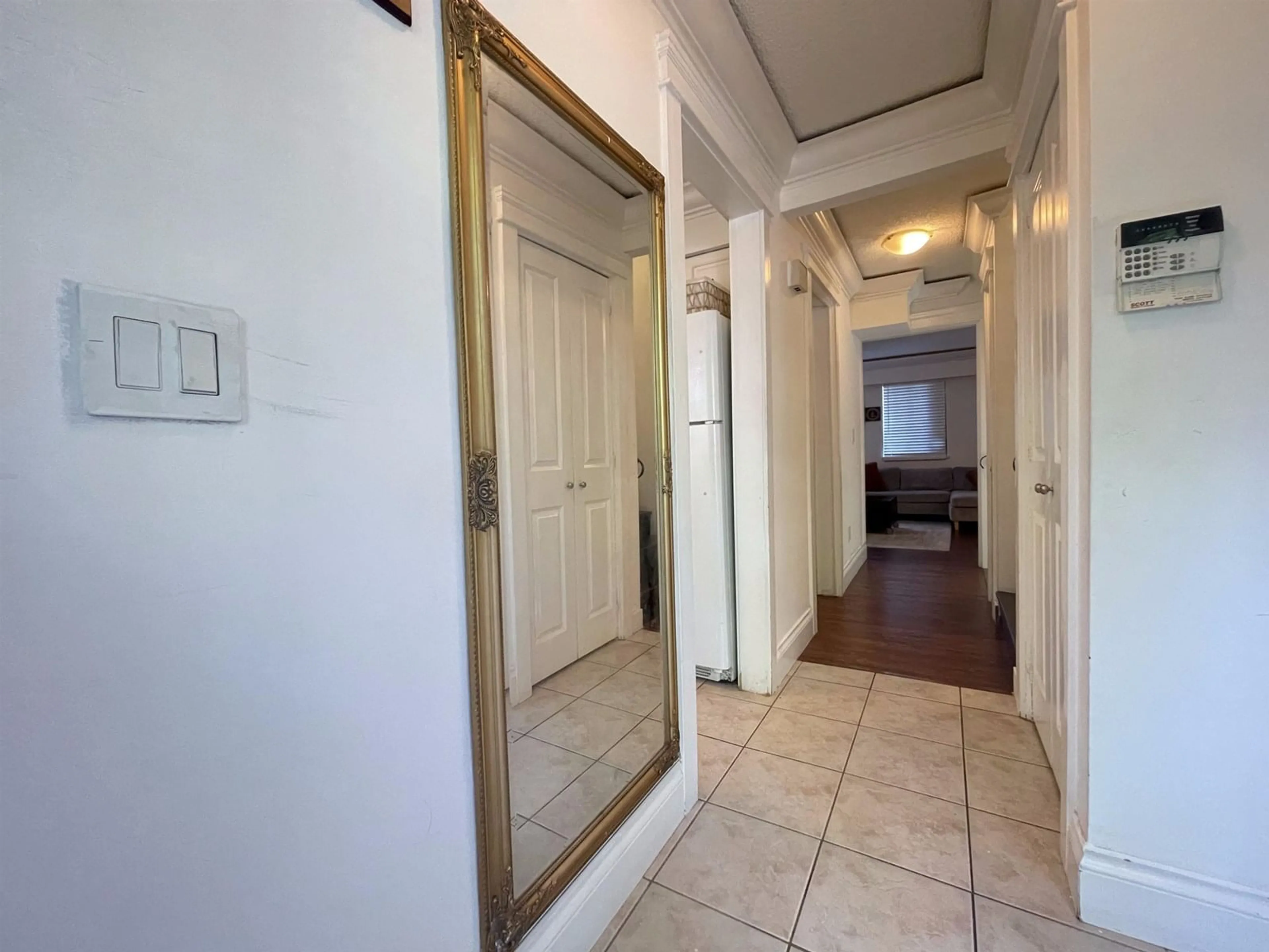 Indoor foyer for 31 - 12045 93A, Surrey British Columbia V3V6B2