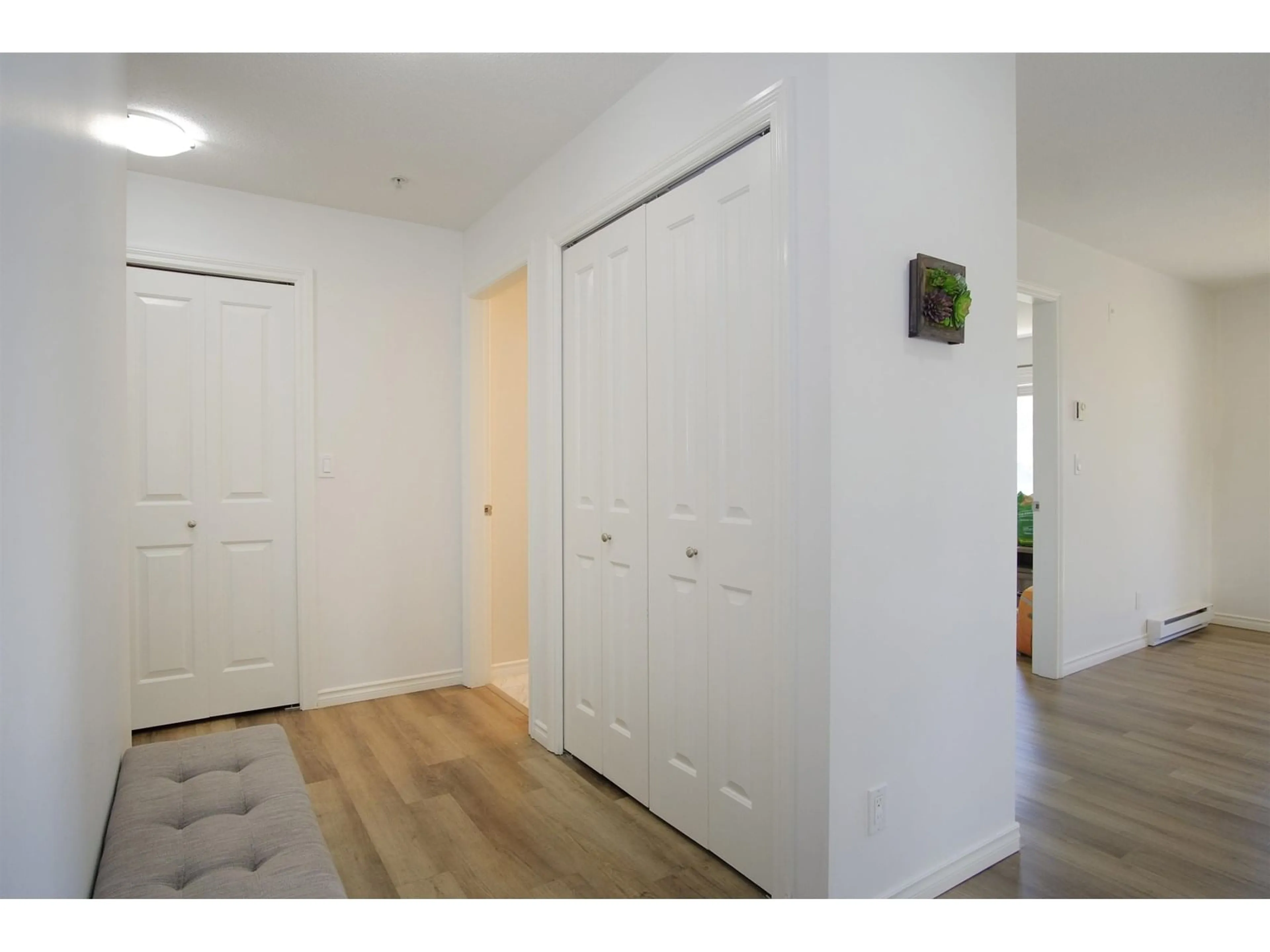 Indoor entryway for 210 - 32063 MT WADDINGTON, Abbotsford British Columbia V2T2E7