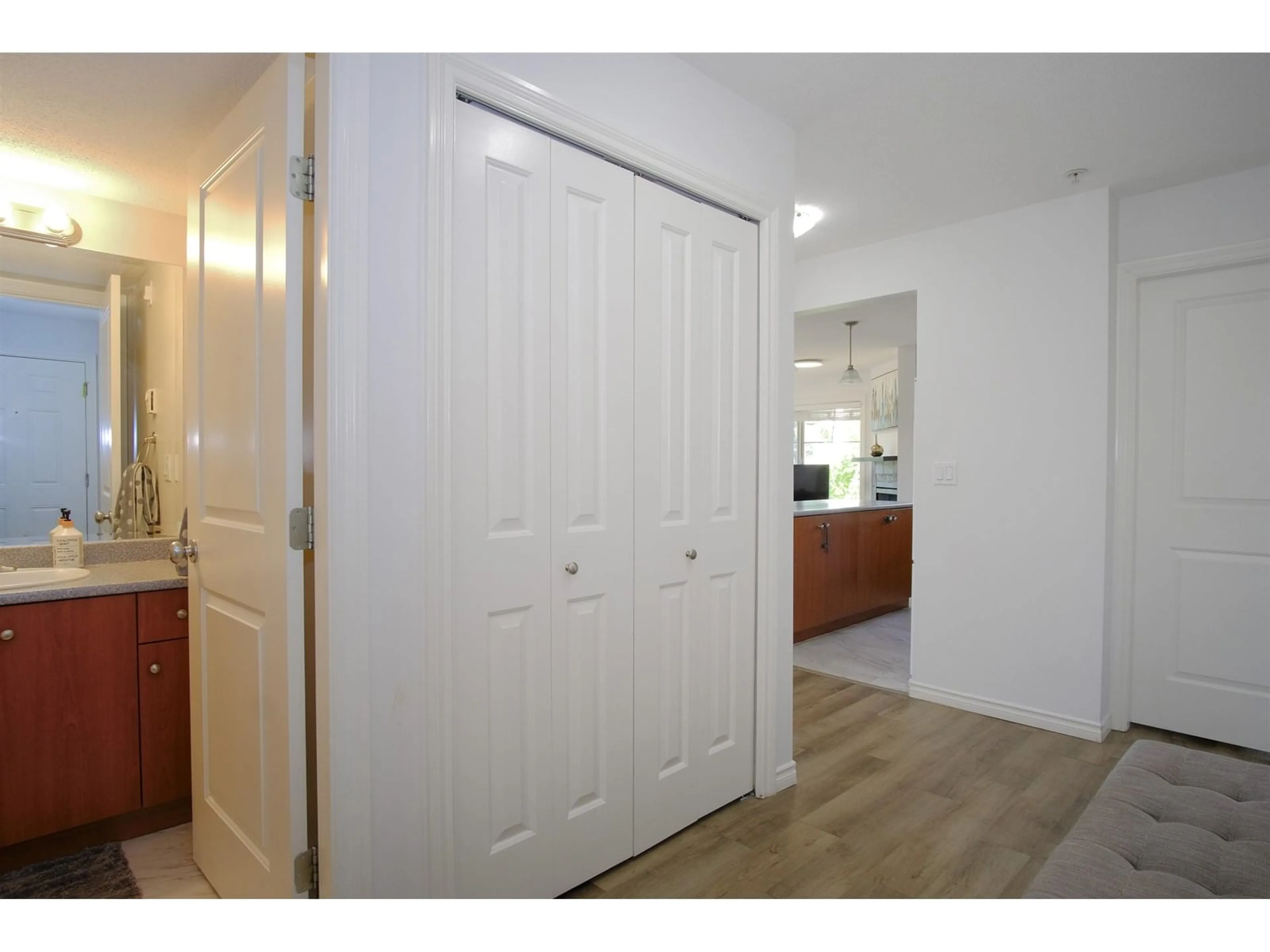 Indoor entryway for 210 - 32063 MT WADDINGTON, Abbotsford British Columbia V2T2E7